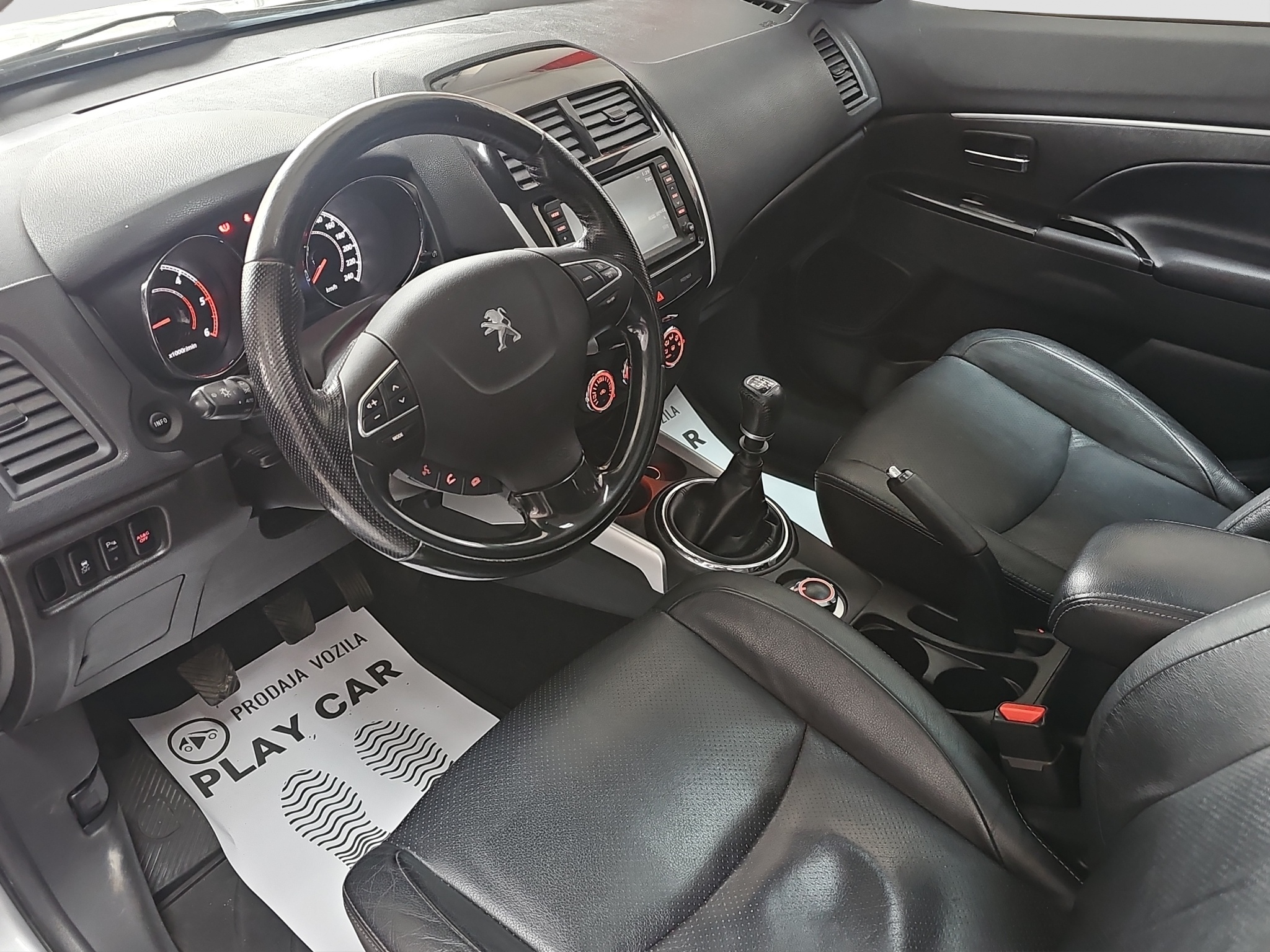 
								Peugeot 4008 4×4/PANO full									