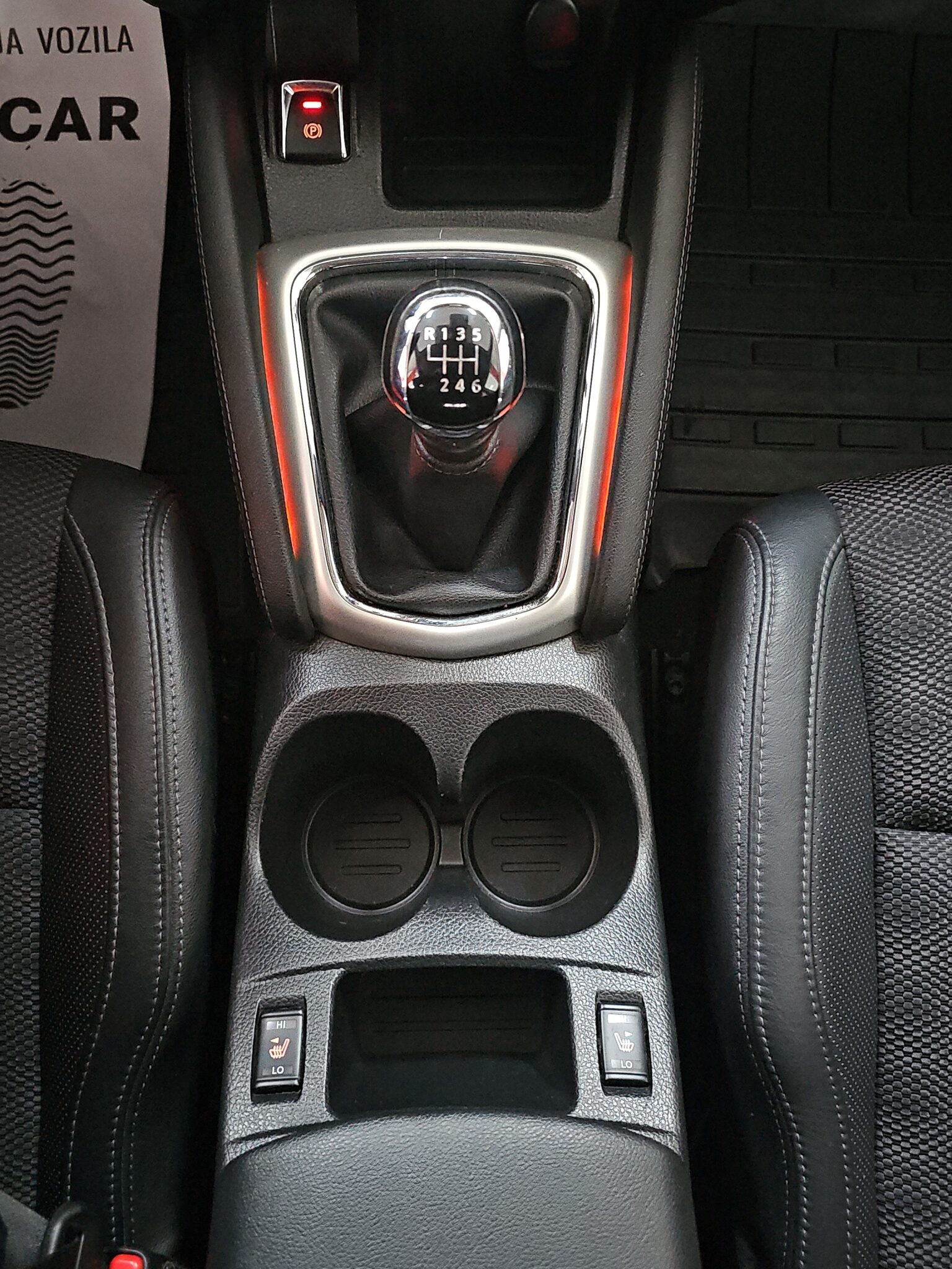 
								Nissan Qashqai TEKNA/T.O.P full									