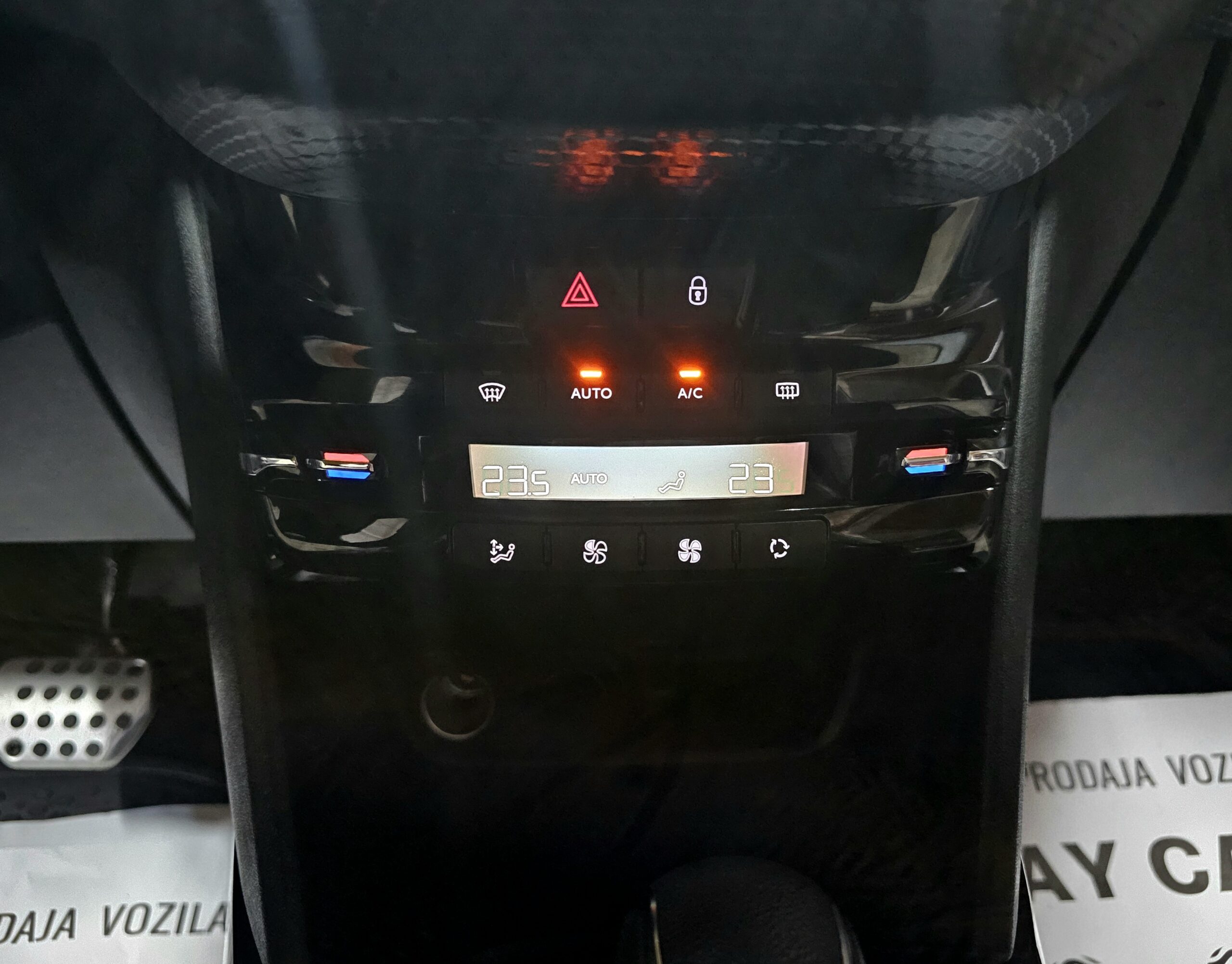 
								Peugeot 2008 GT-line/PANO/AUTOM full									