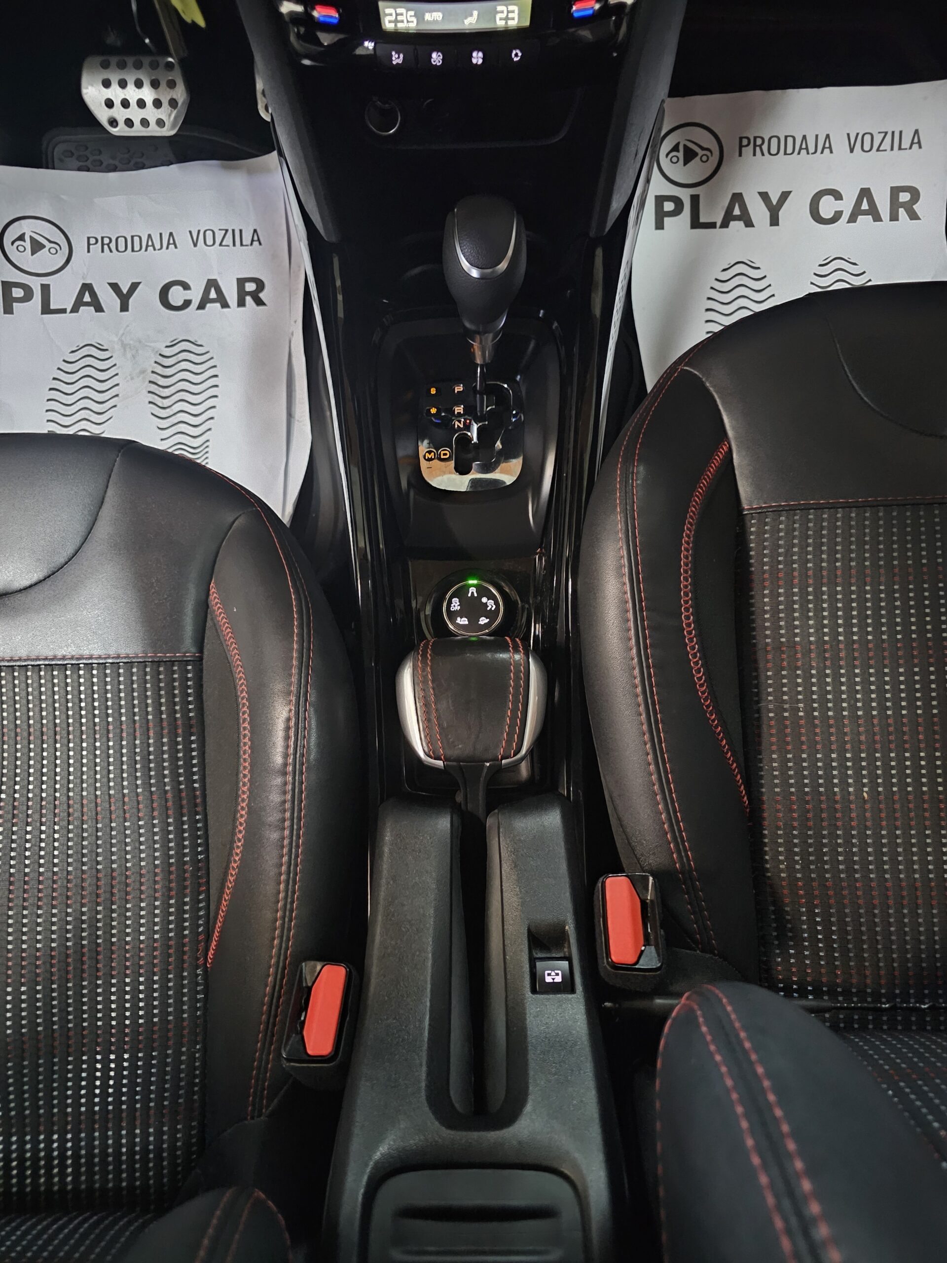 
								Peugeot 2008 GT-line/PANO/AUTOM full									