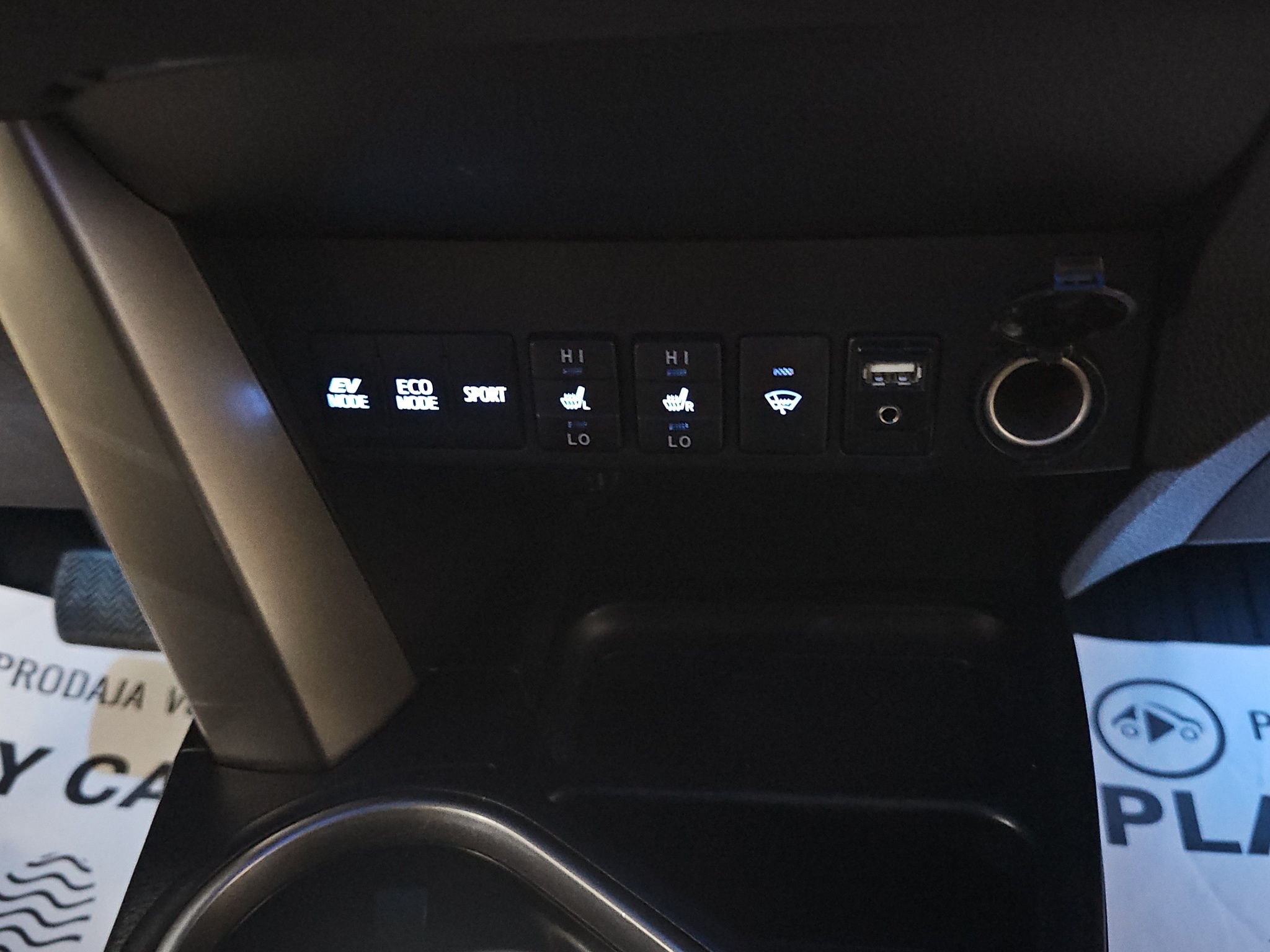 
								Toyota RAV 4 4X4/ODLIČAN/AUTO full									