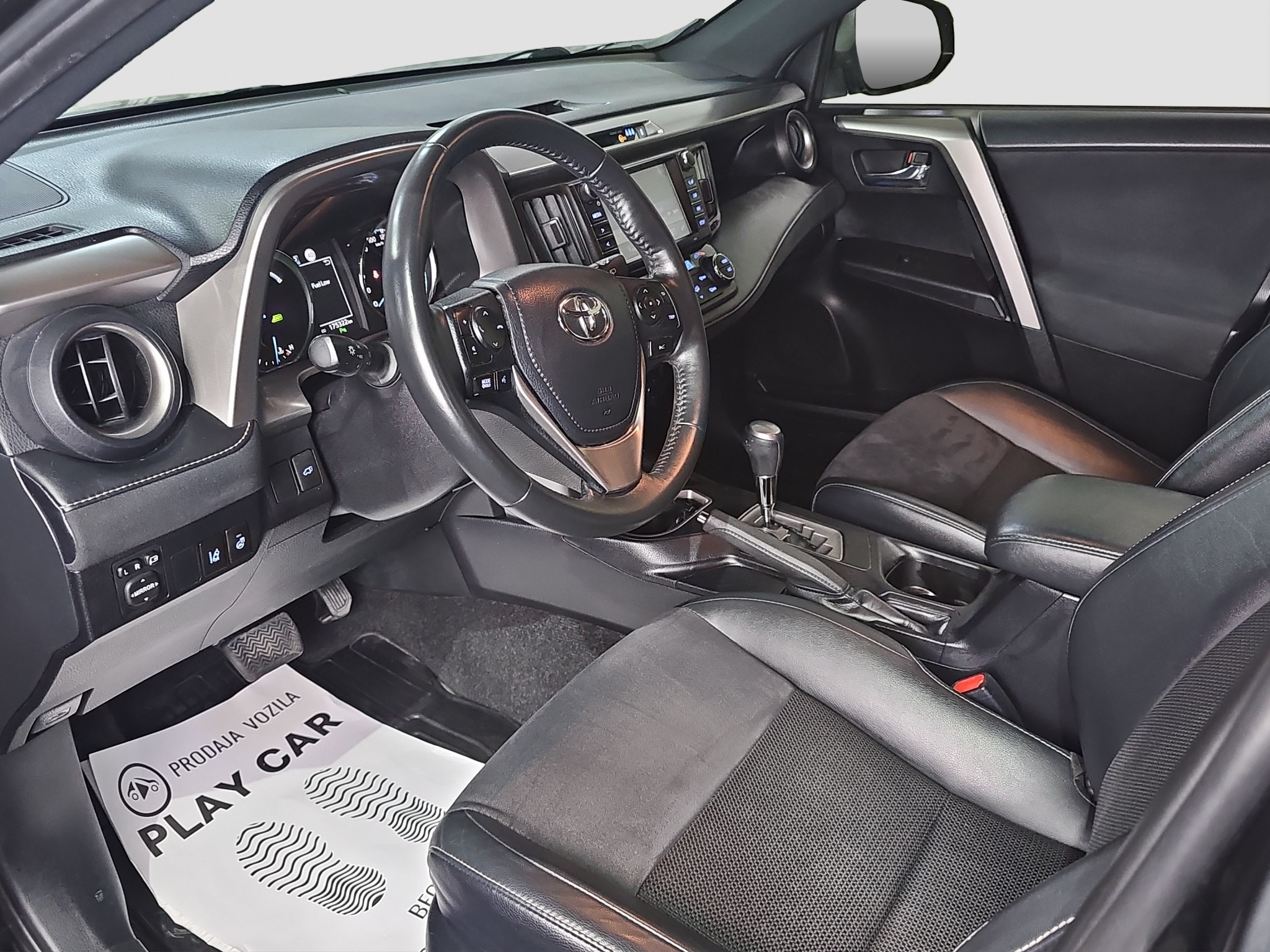 
								Toyota RAV 4 4X4/ODLIČAN/AUTO full									