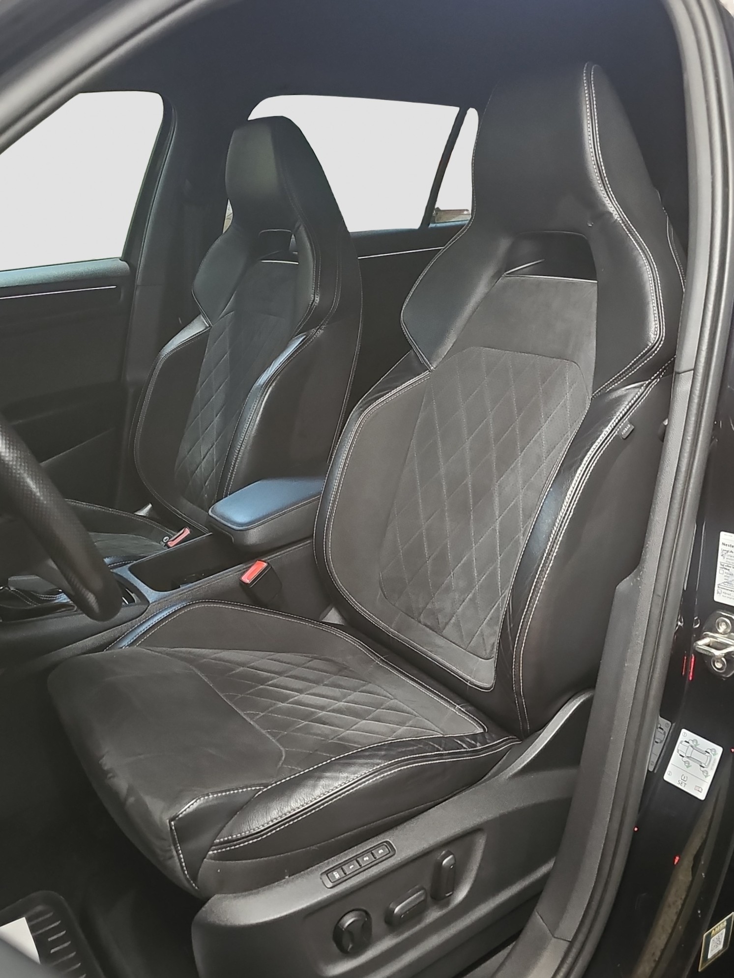 
								Škoda Kodiaq AWD/SPORT/MATR/DSG full									