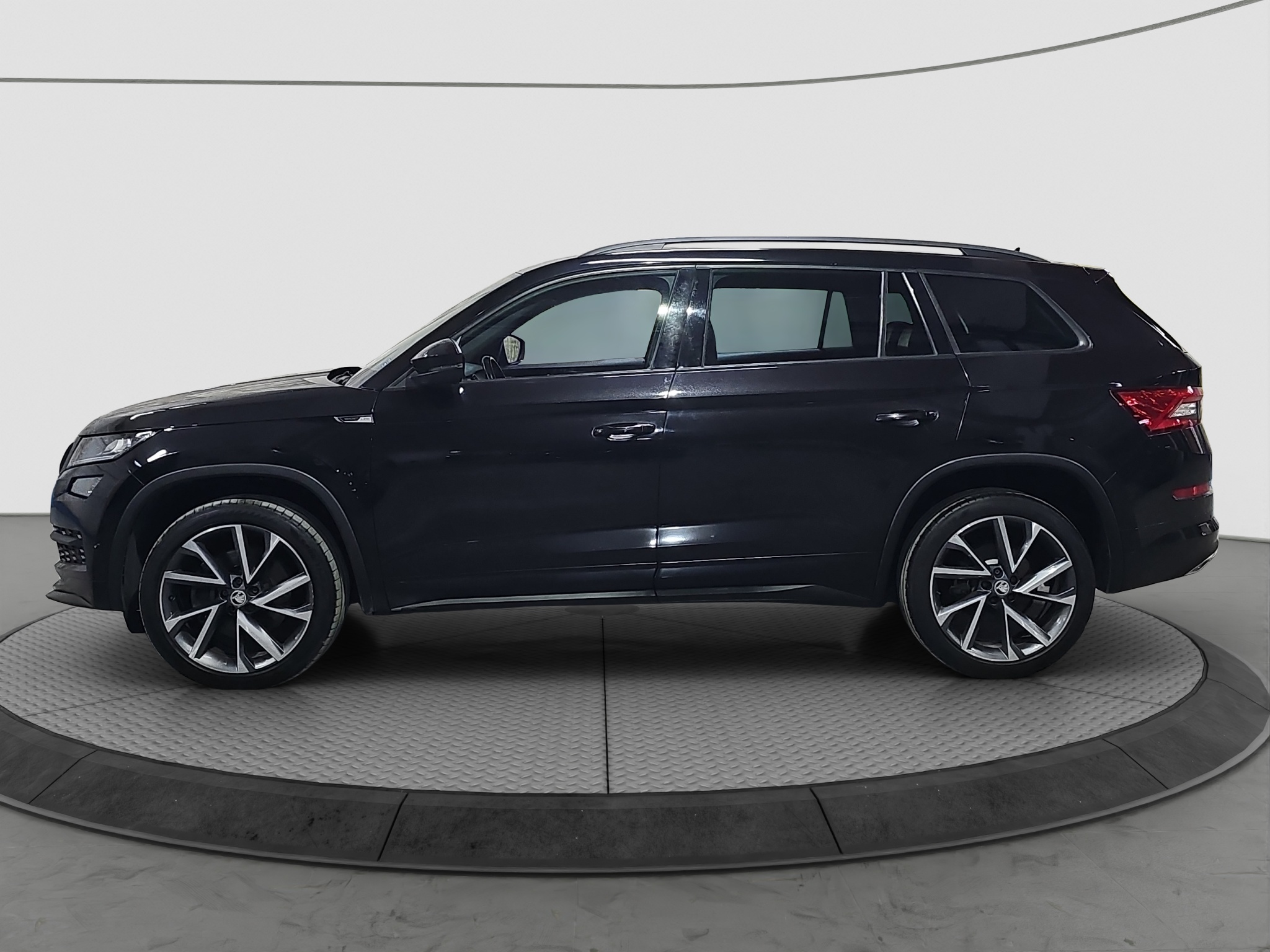 
								Škoda Kodiaq AWD/SPORT/MATR/DSG full									