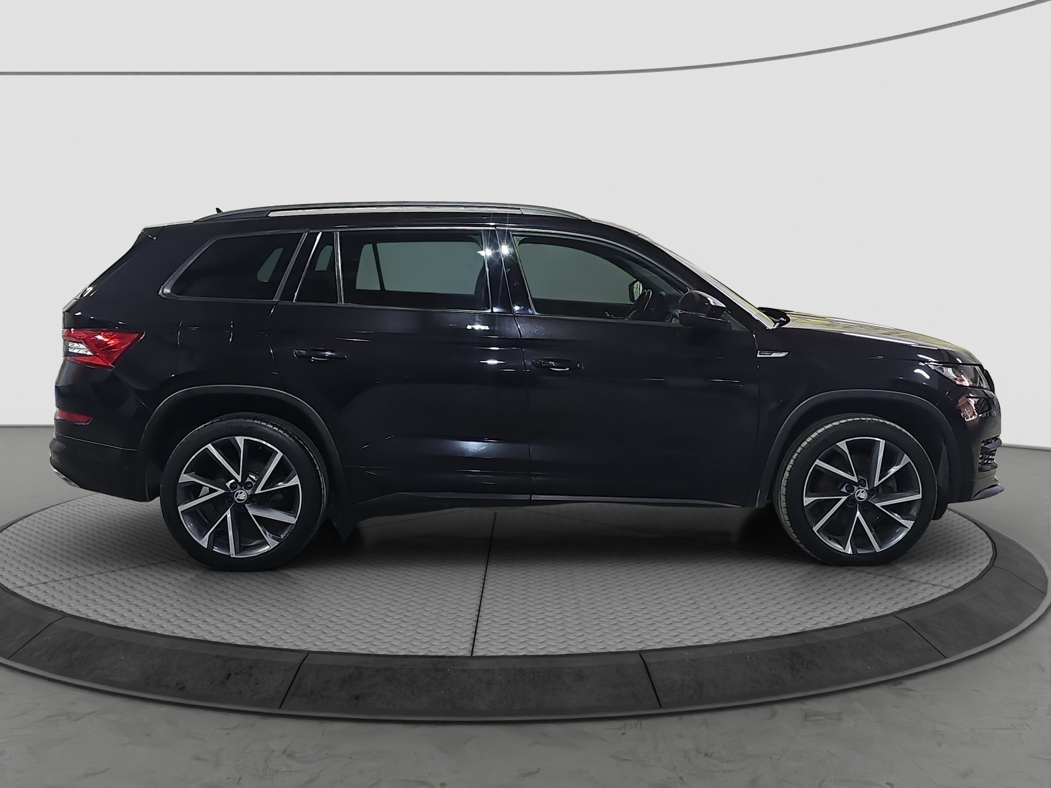 
								Škoda Kodiaq AWD/SPORT/MATR/DSG full									