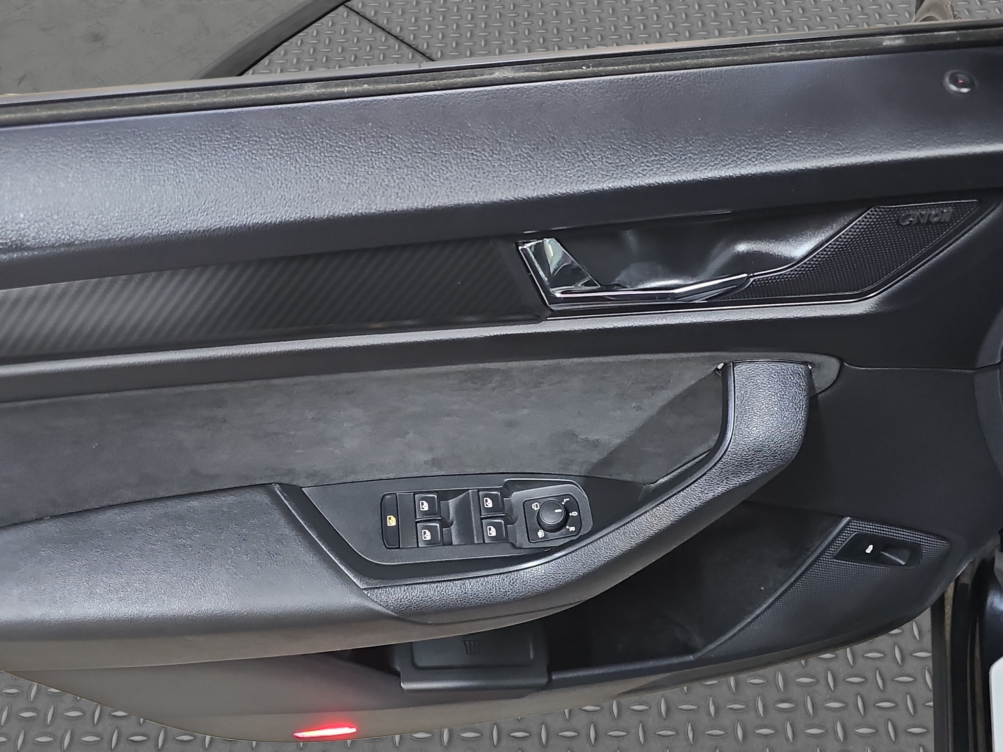 
								Škoda Kodiaq AWD/SPORT/MATR/DSG full									