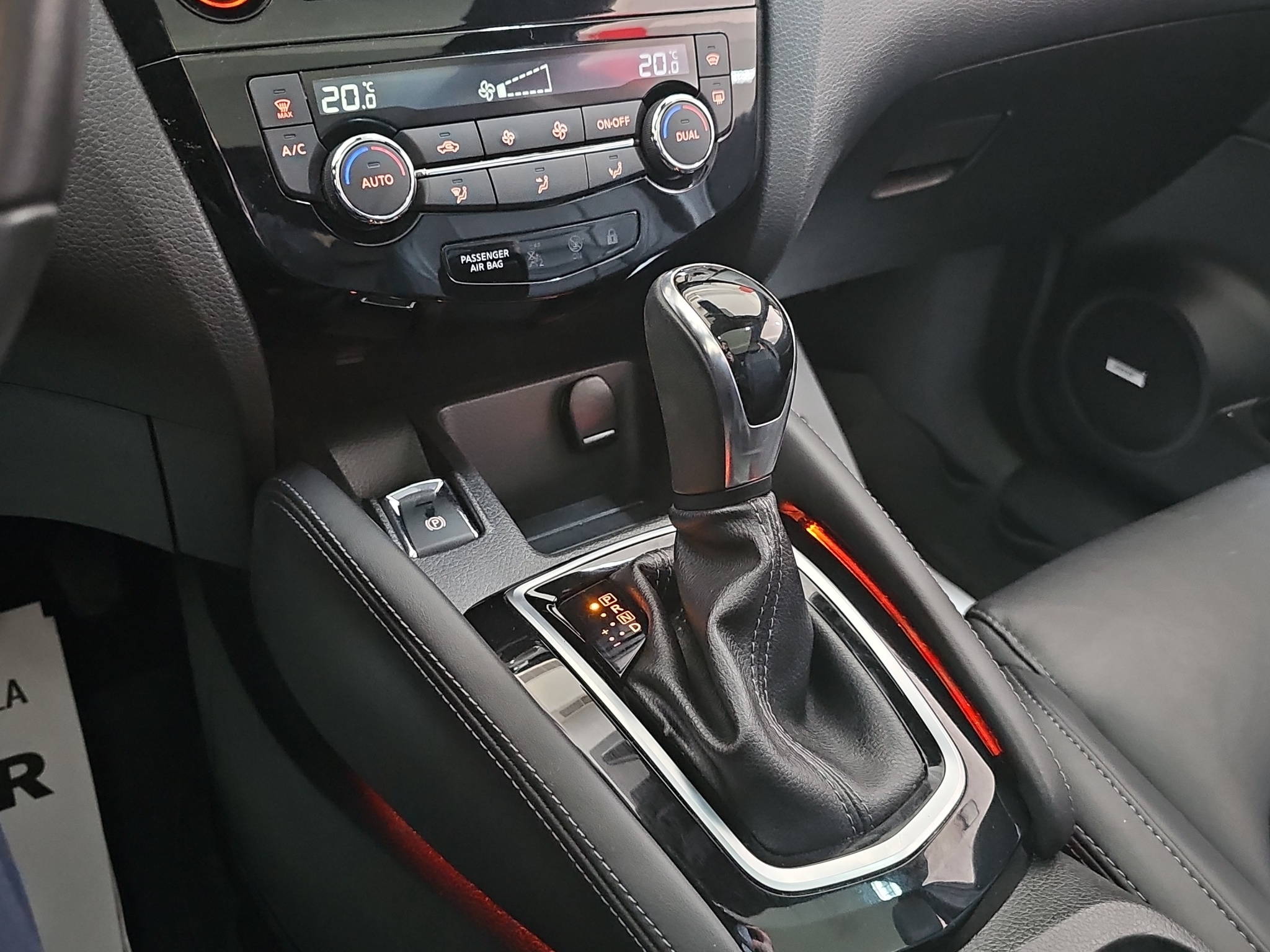 
								Nissan Qashqai TEKNA/PANO/MALA KM full									