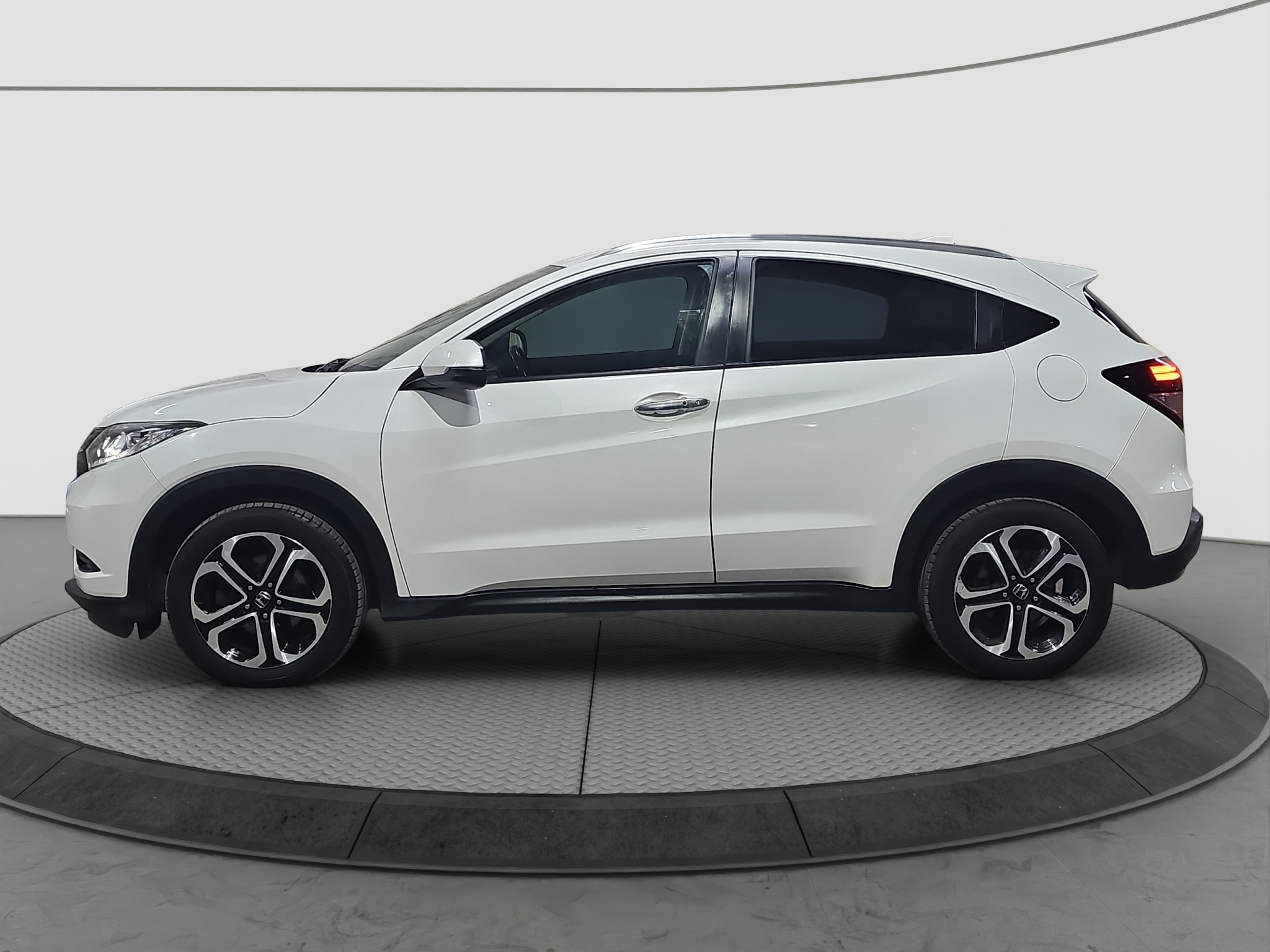 
								Honda HR-V PANO/SIBER/AUTO full									