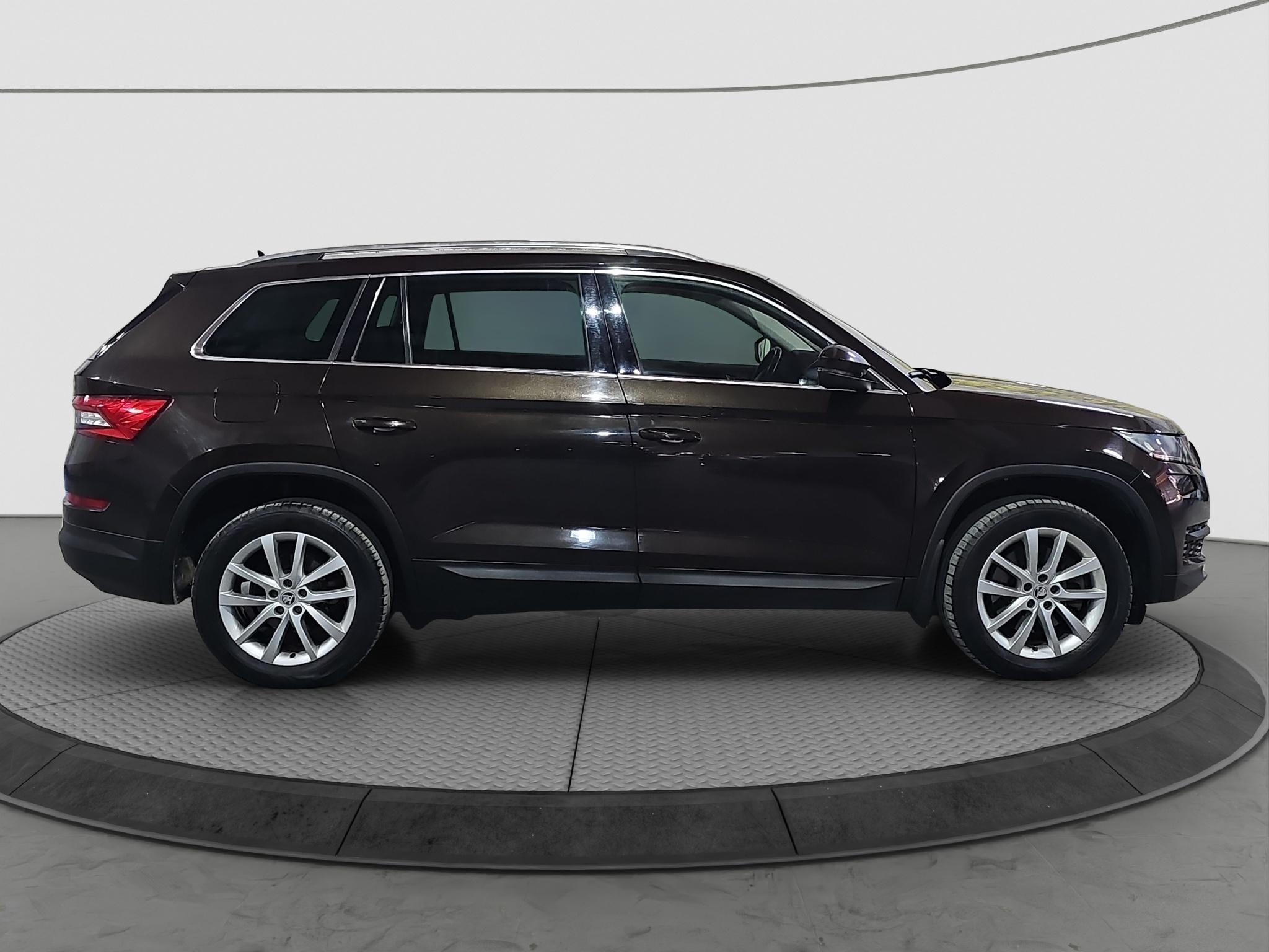 
								Škoda Kodiaq AWD/MATR/DSG full									
