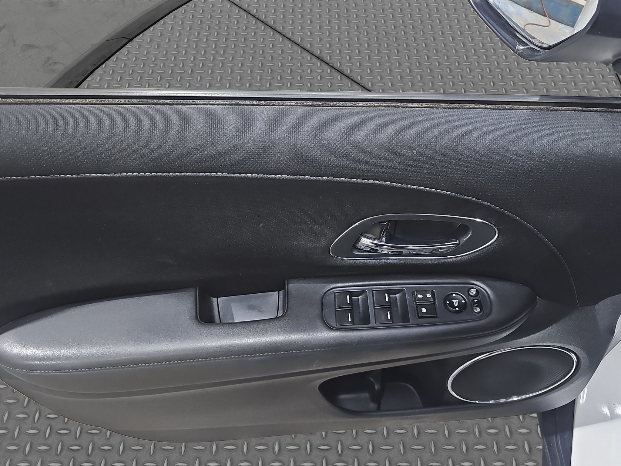 
								Honda HR-V PANO/SIBER/AUTO full									