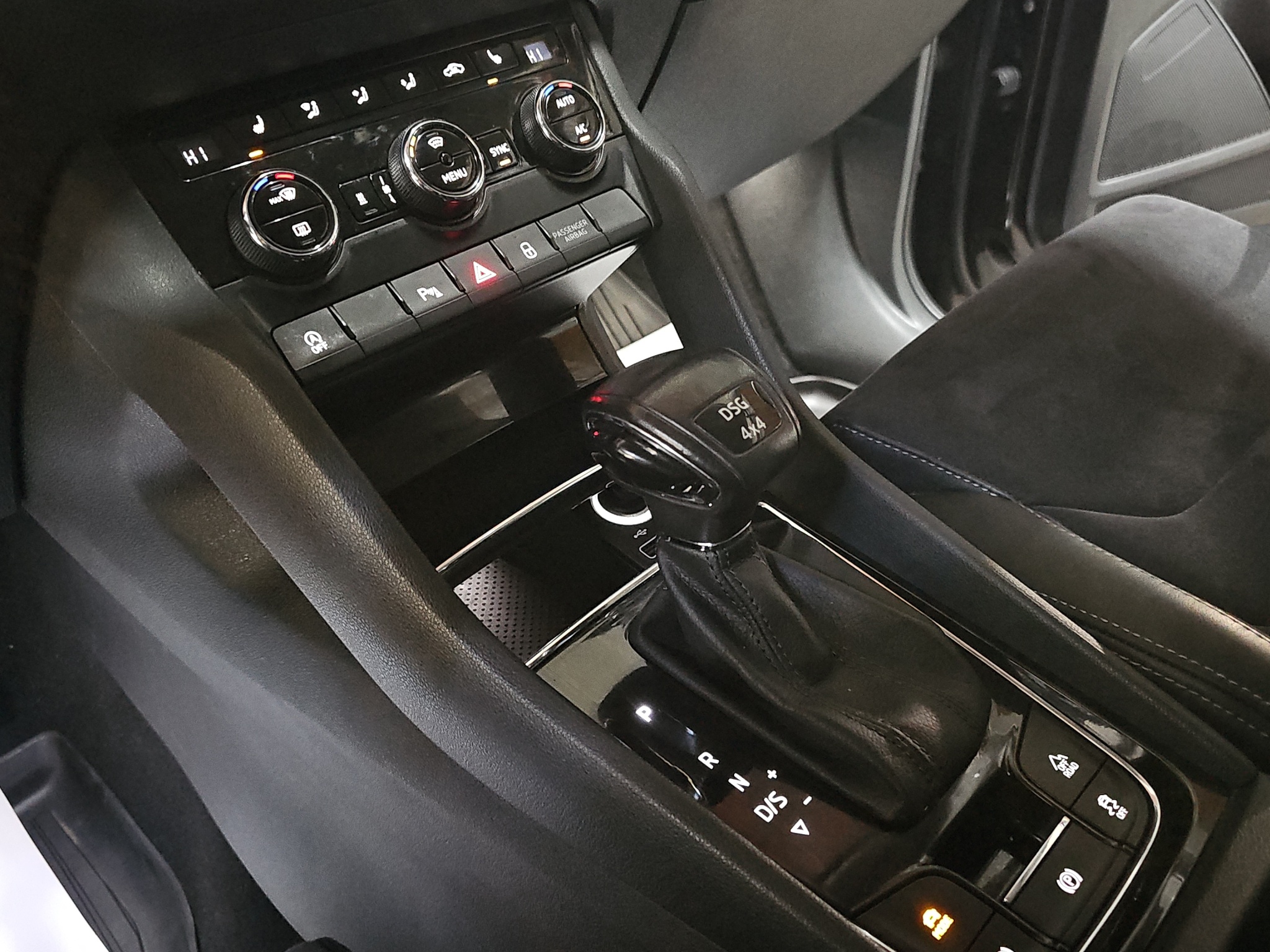 
								Škoda Kodiaq AWD/MATR/DSG full									