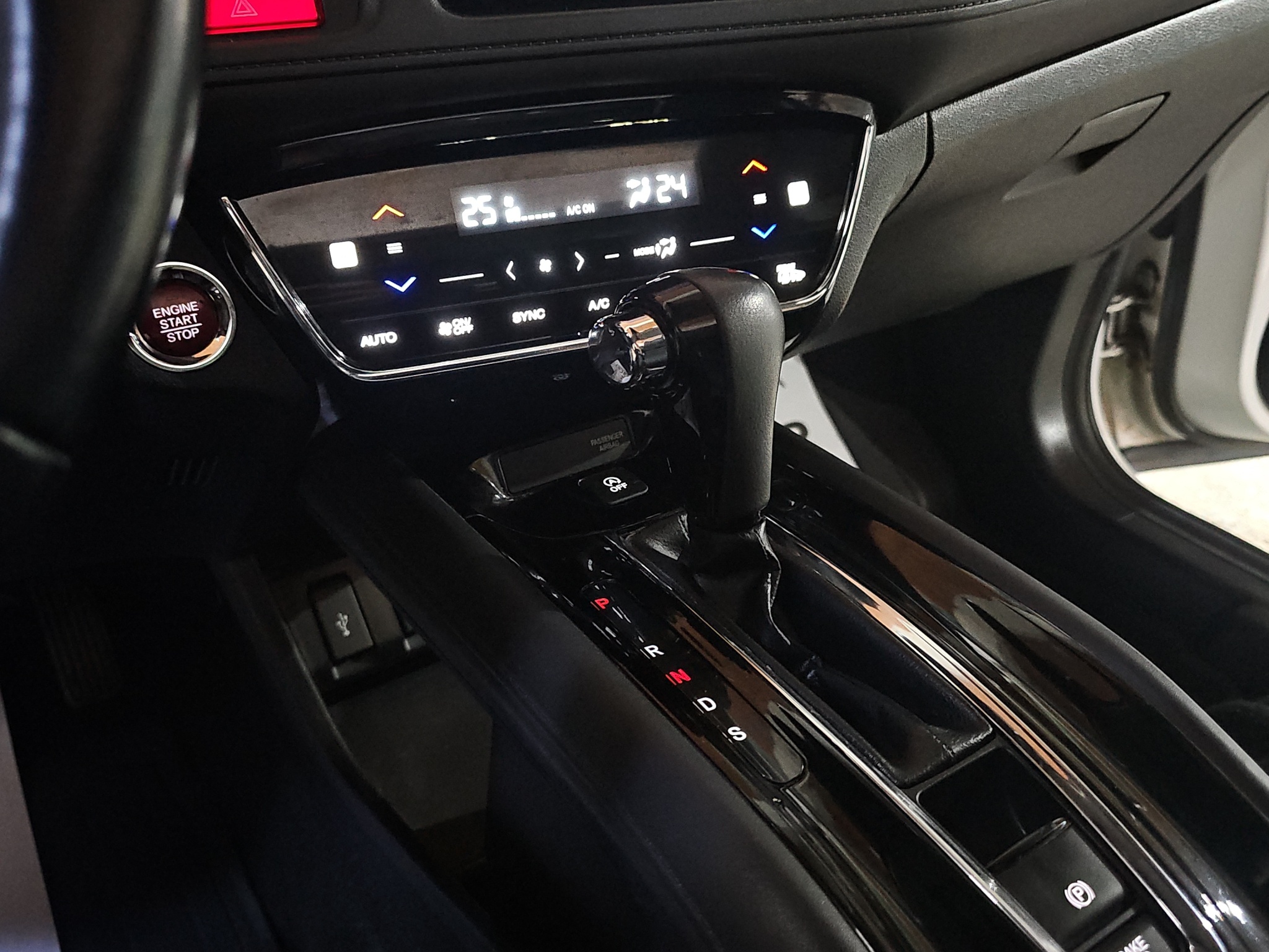 
								Honda HR-V PANO/SIBER/AUTO full									