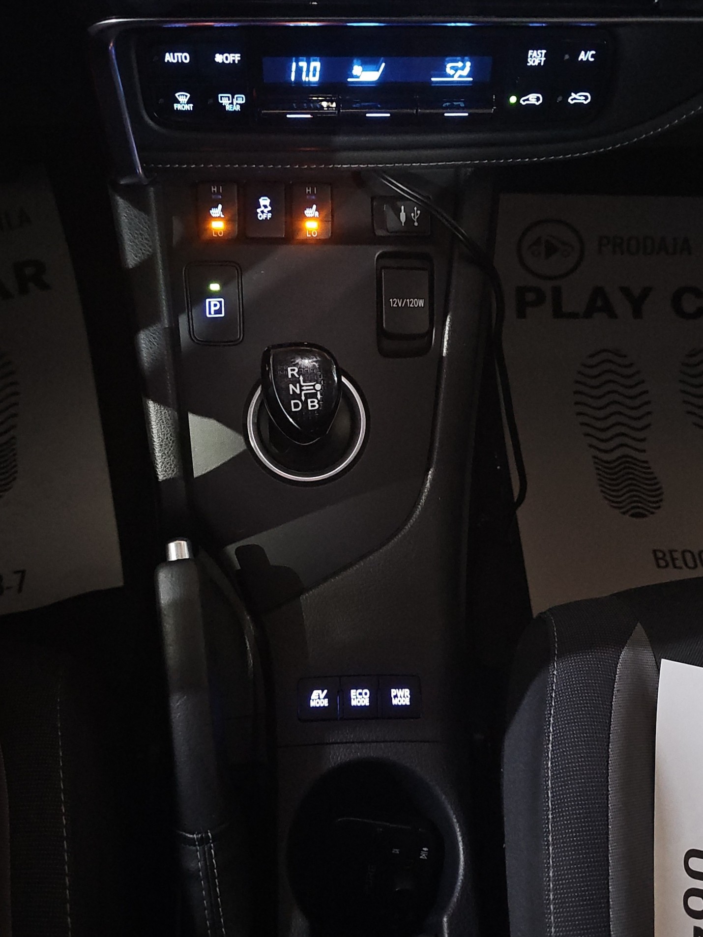 
								Toyota Auris HYBRID/T0P full									