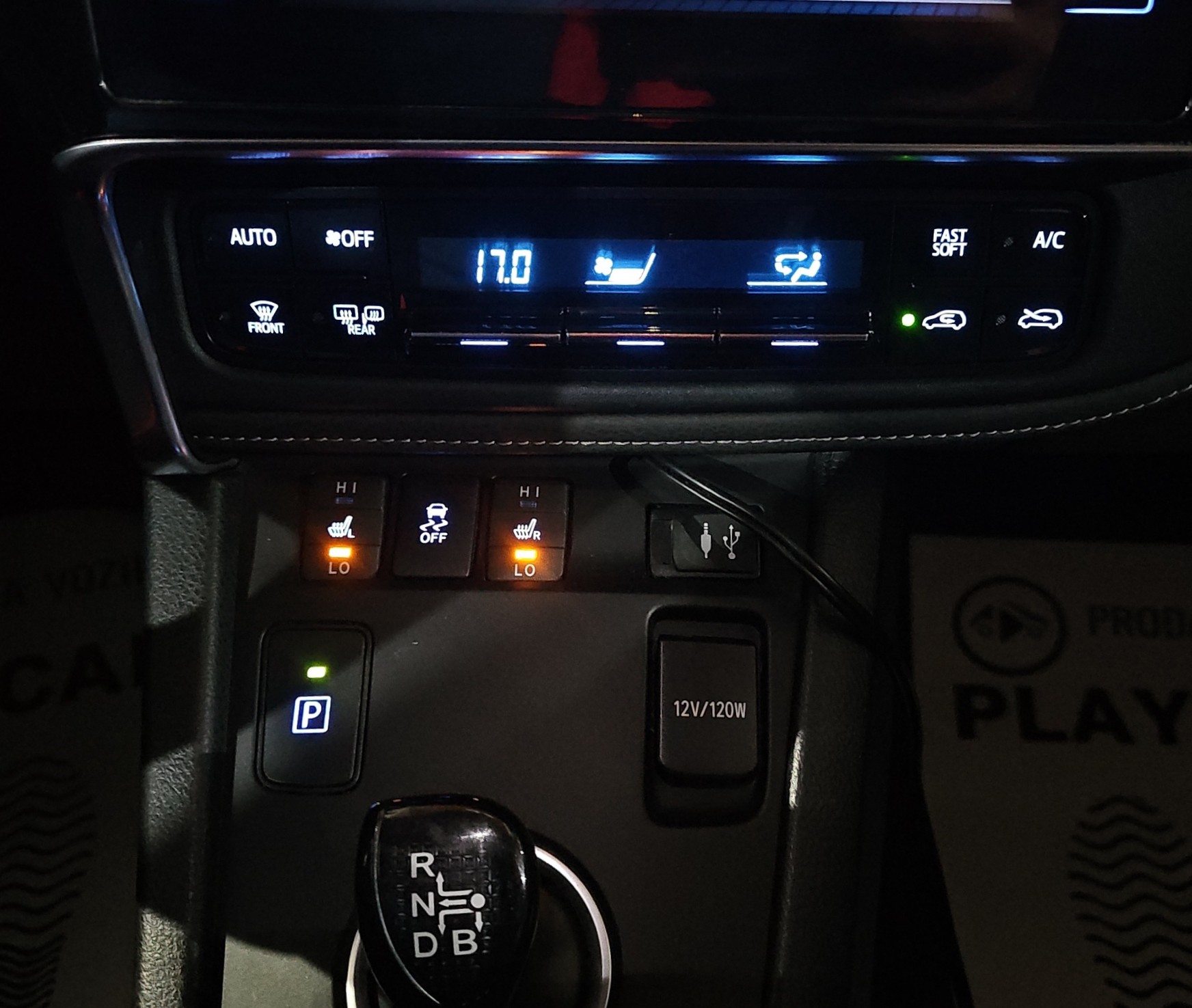 
								Toyota Auris HYBRID/T0P full									