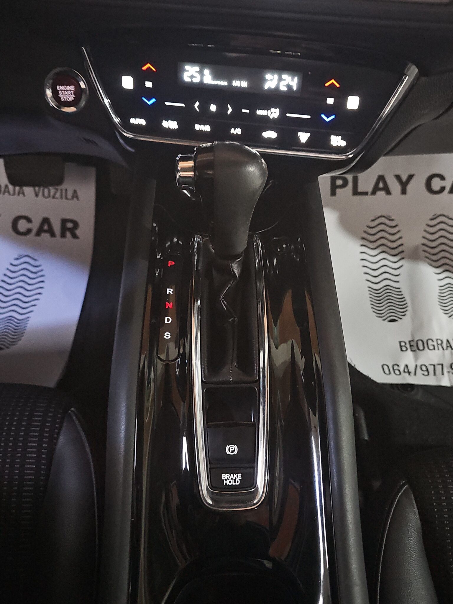 
								Honda HR-V PANO/SIBER/AUTO full									