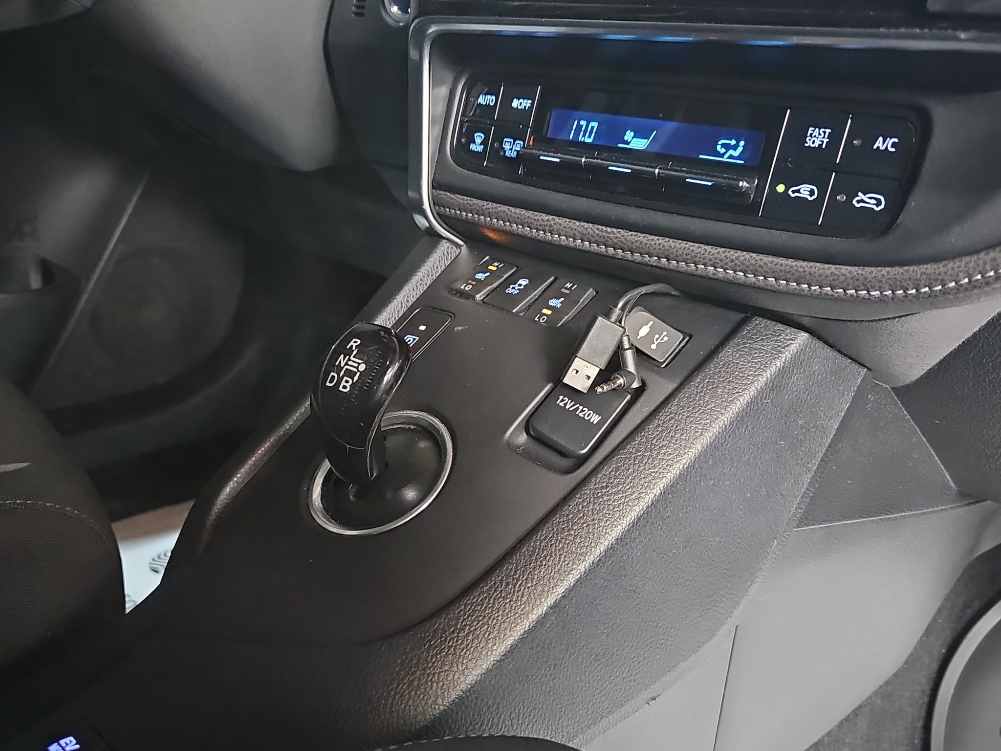 
								Toyota Auris HYBRID/T0P full									