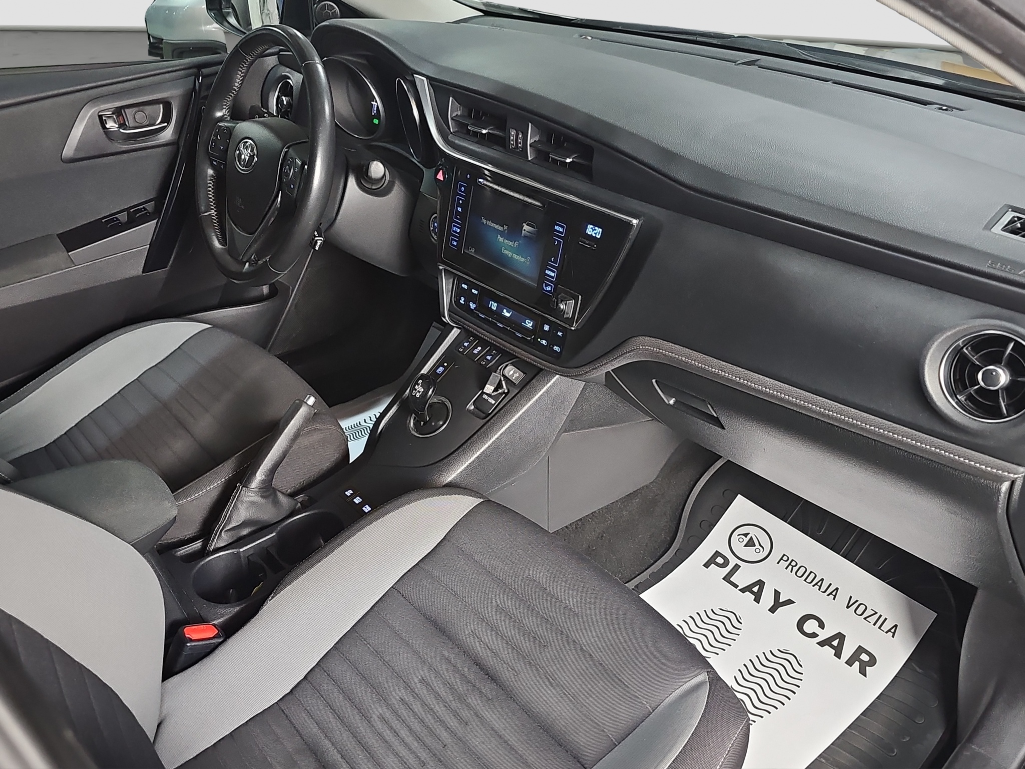 
								Toyota Auris HYBRID/T0P full									