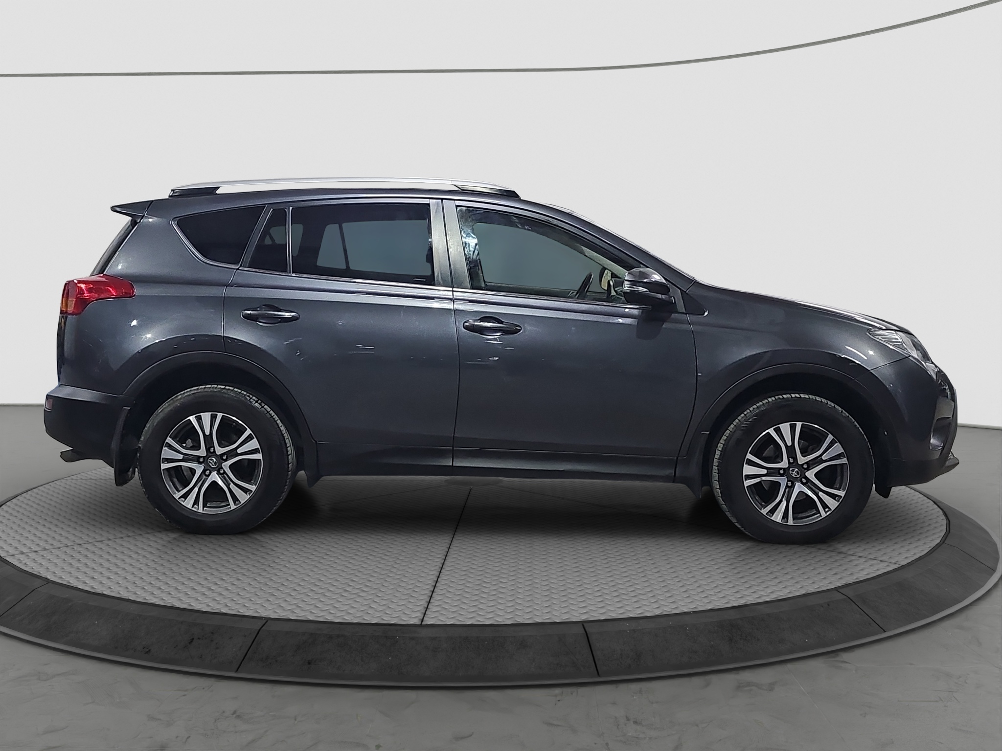
								Toyota RAV 4 full									