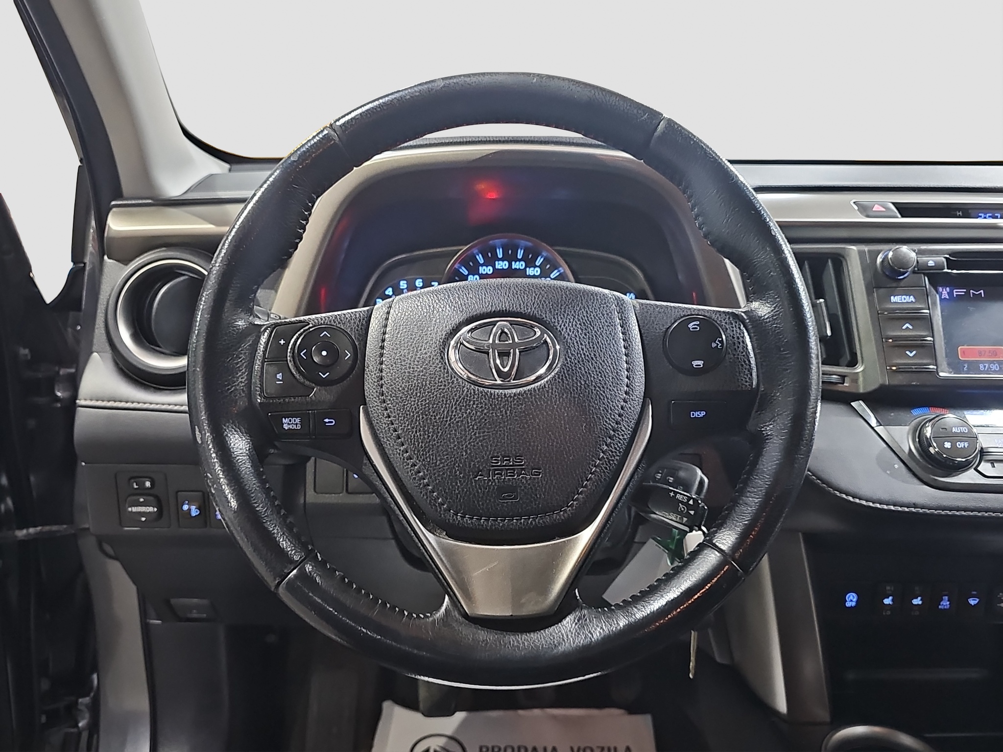 
								Toyota RAV 4 full									