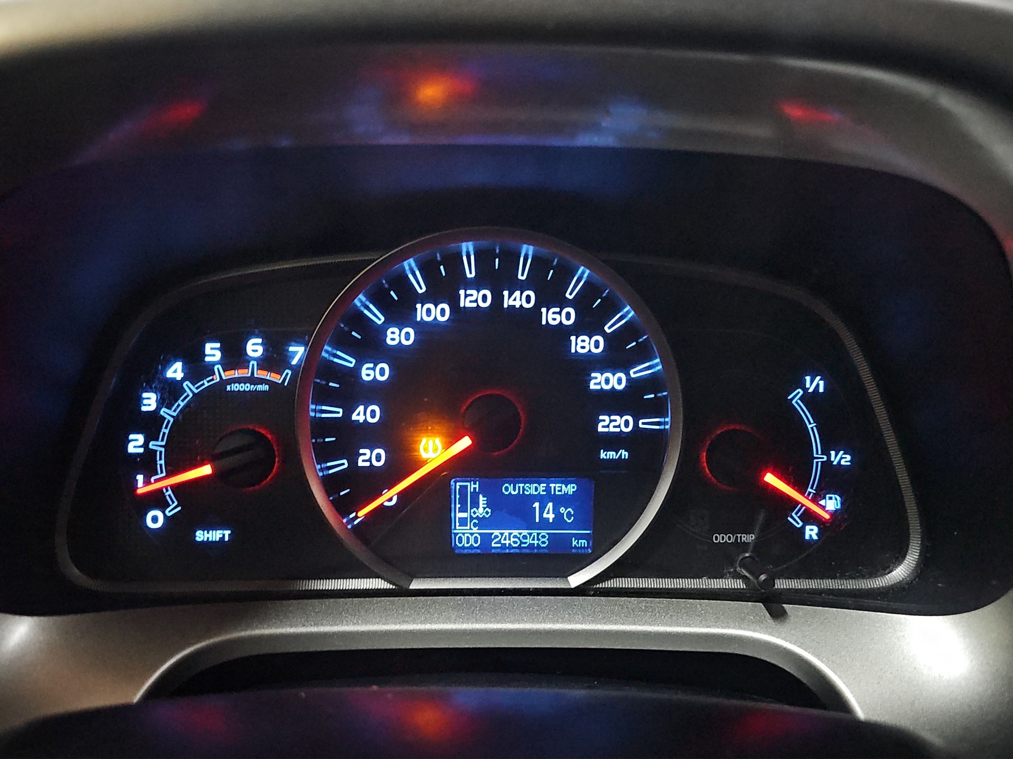 
								Toyota RAV 4 full									