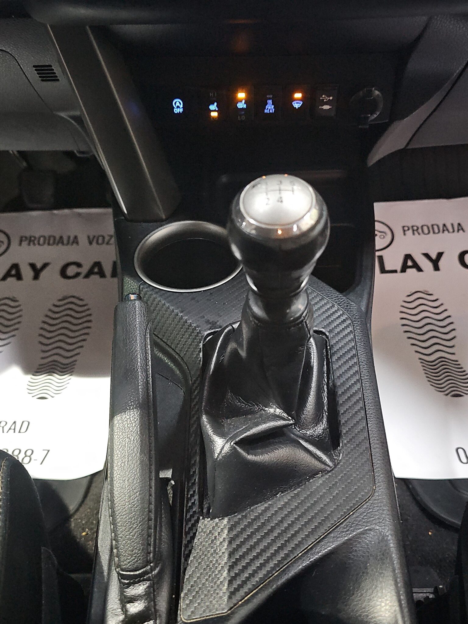 
								Toyota RAV 4 full									
