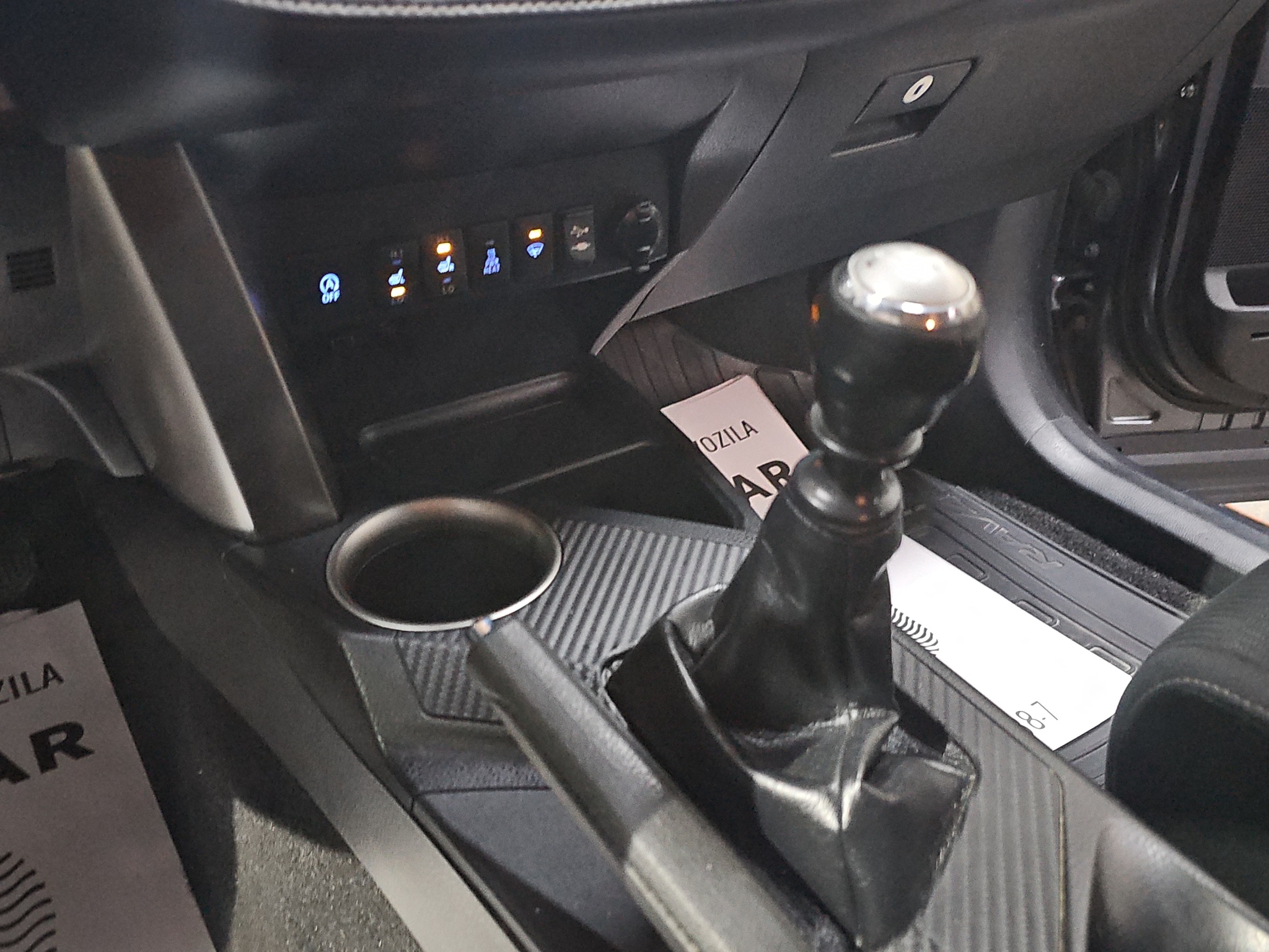 
								Toyota RAV 4 full									