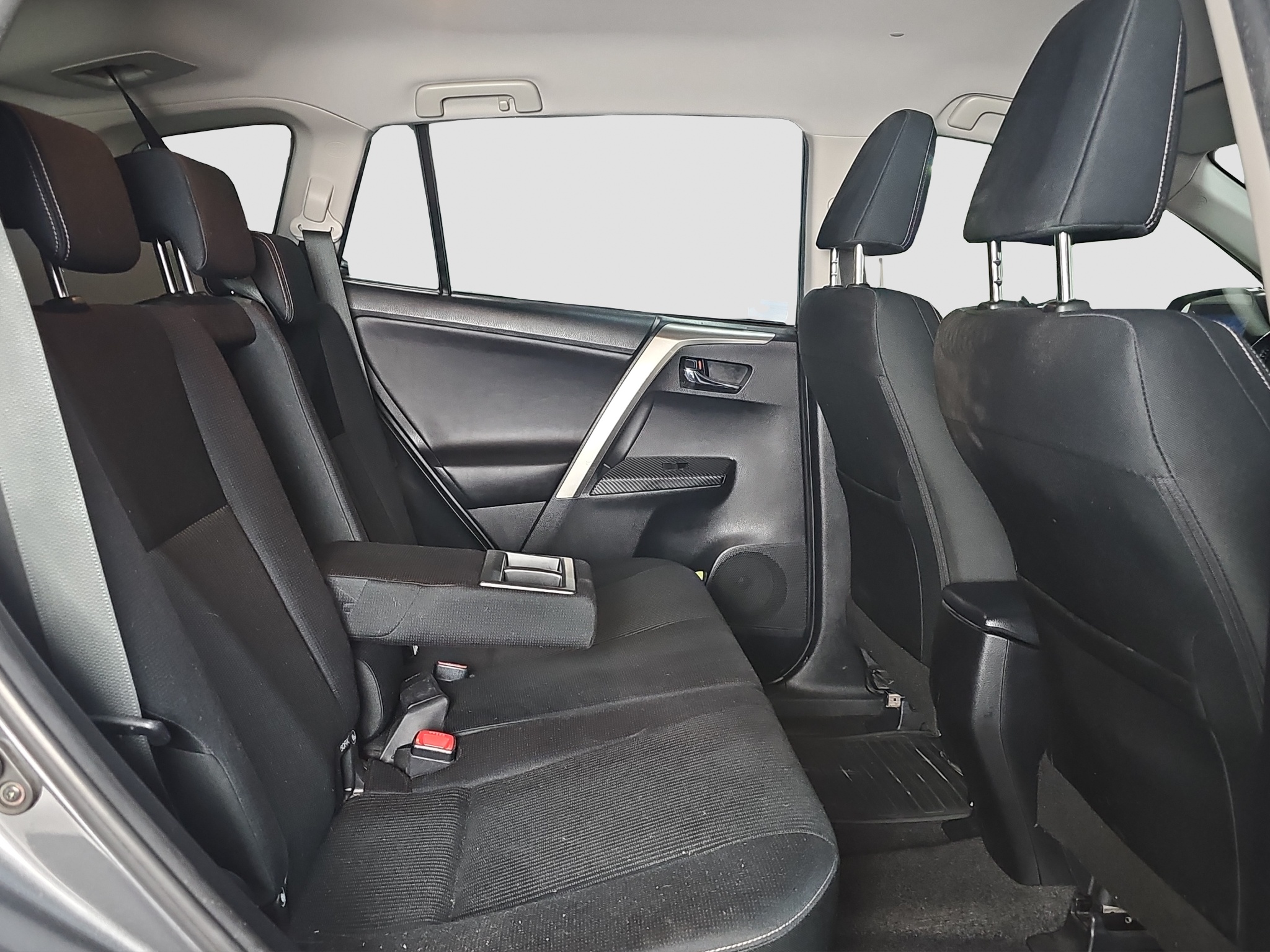 
								Toyota RAV 4 full									