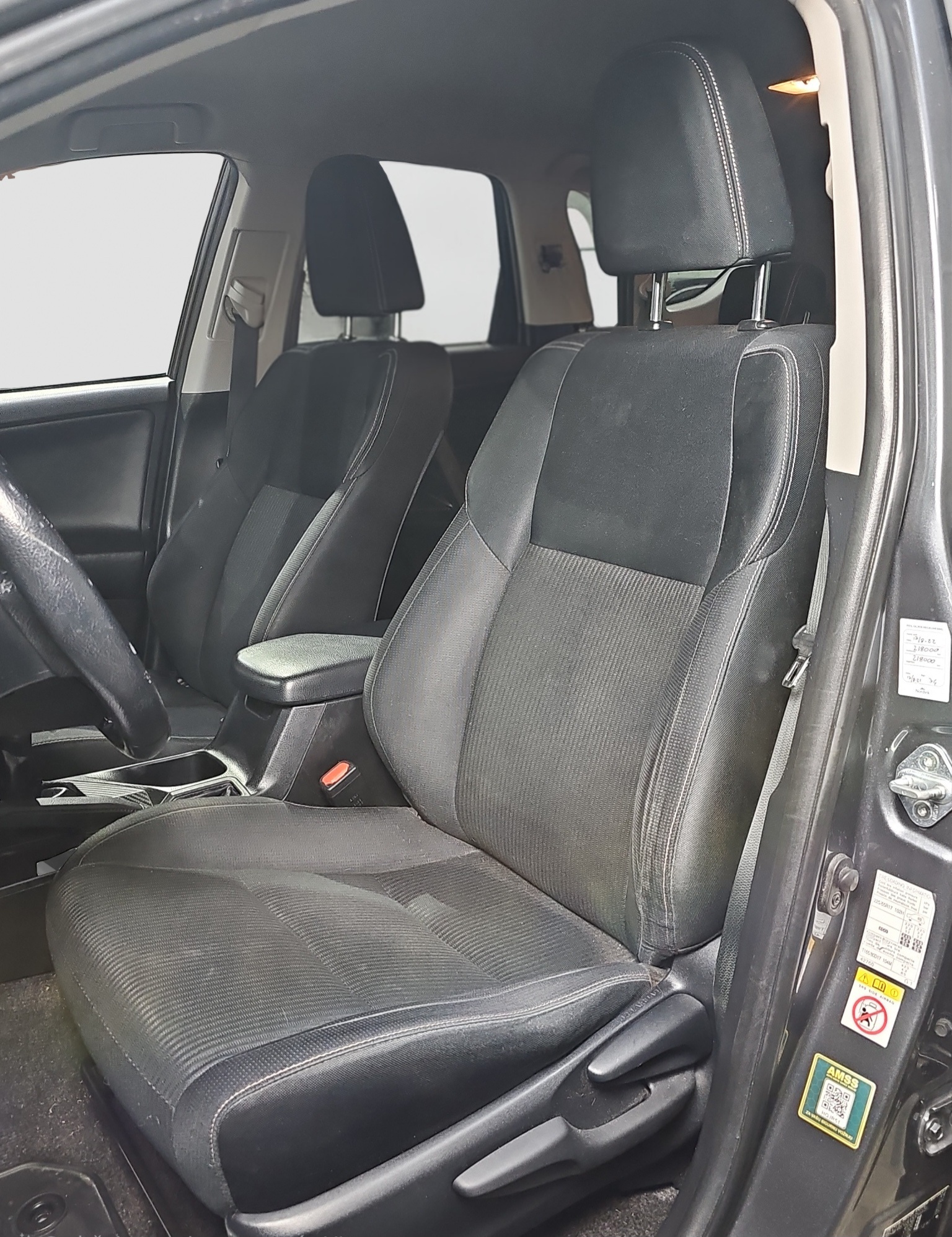 
								Toyota RAV 4 full									