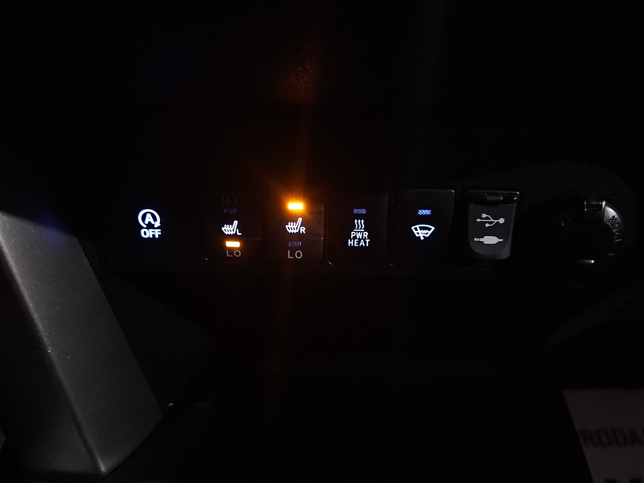 
								Toyota RAV 4 full									