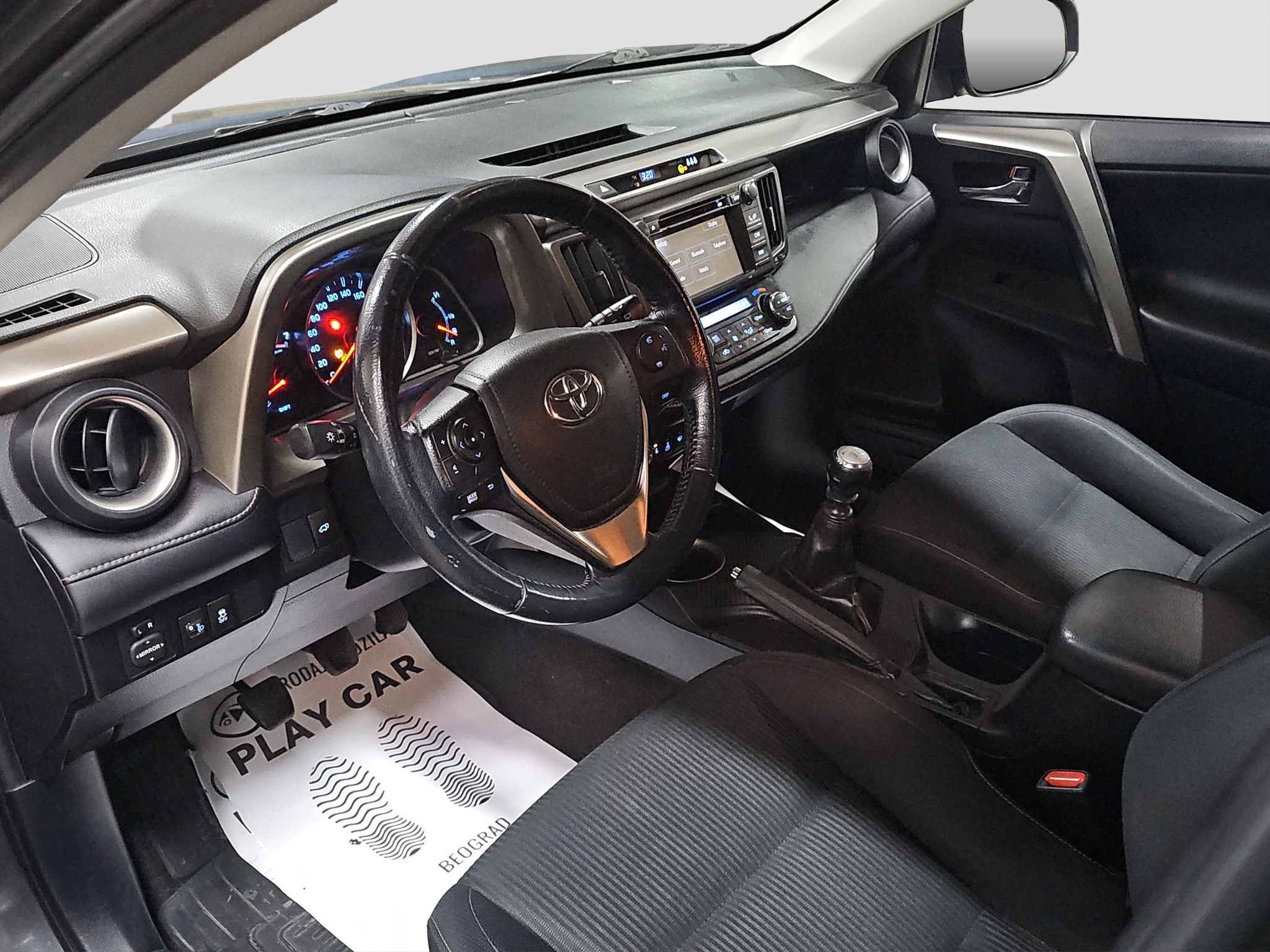 
								Toyota RAV 4 full									