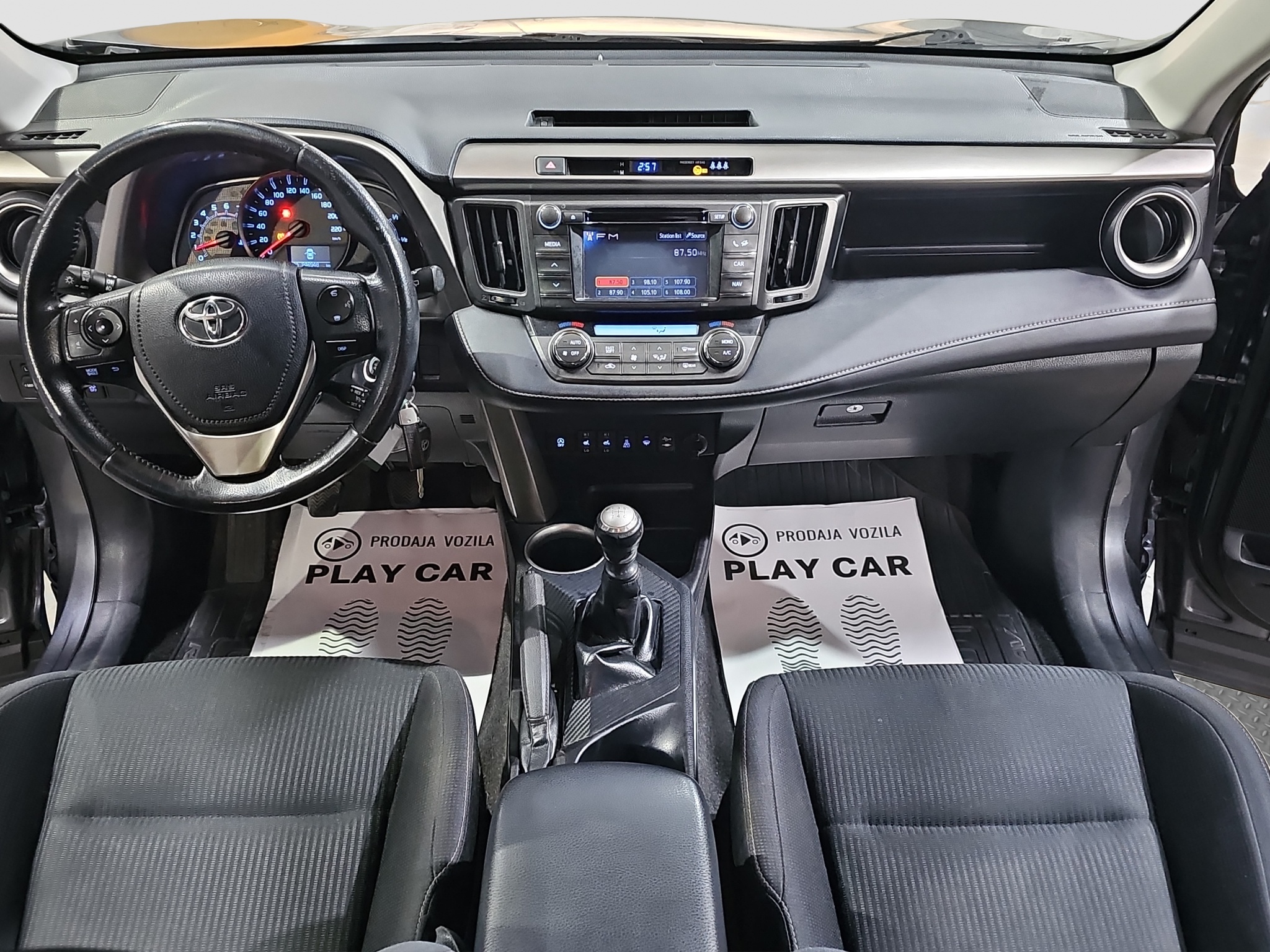 
								Toyota RAV 4 full									