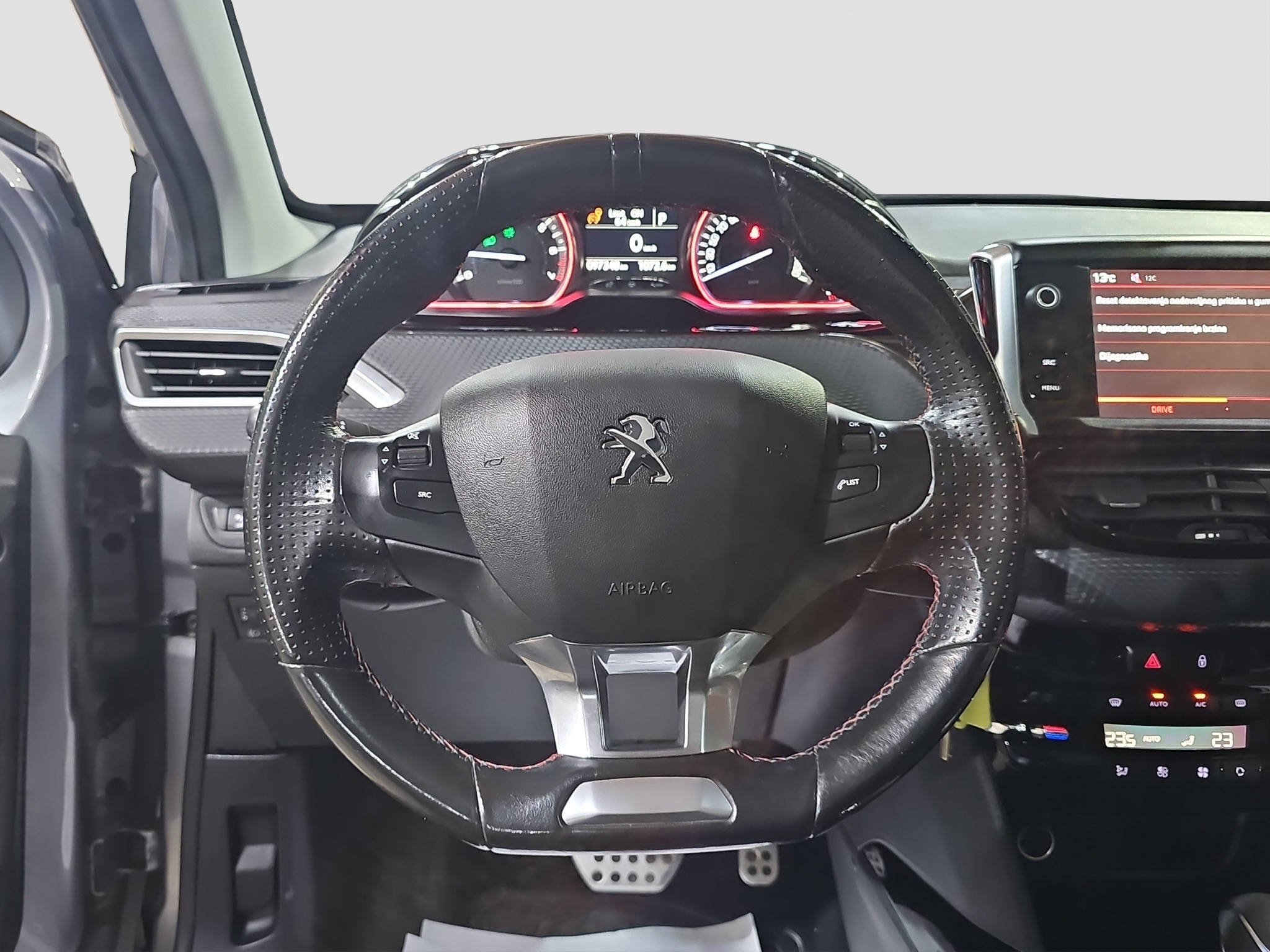 
								Peugeot 2008 GT-line/PANO/AUTOM full									