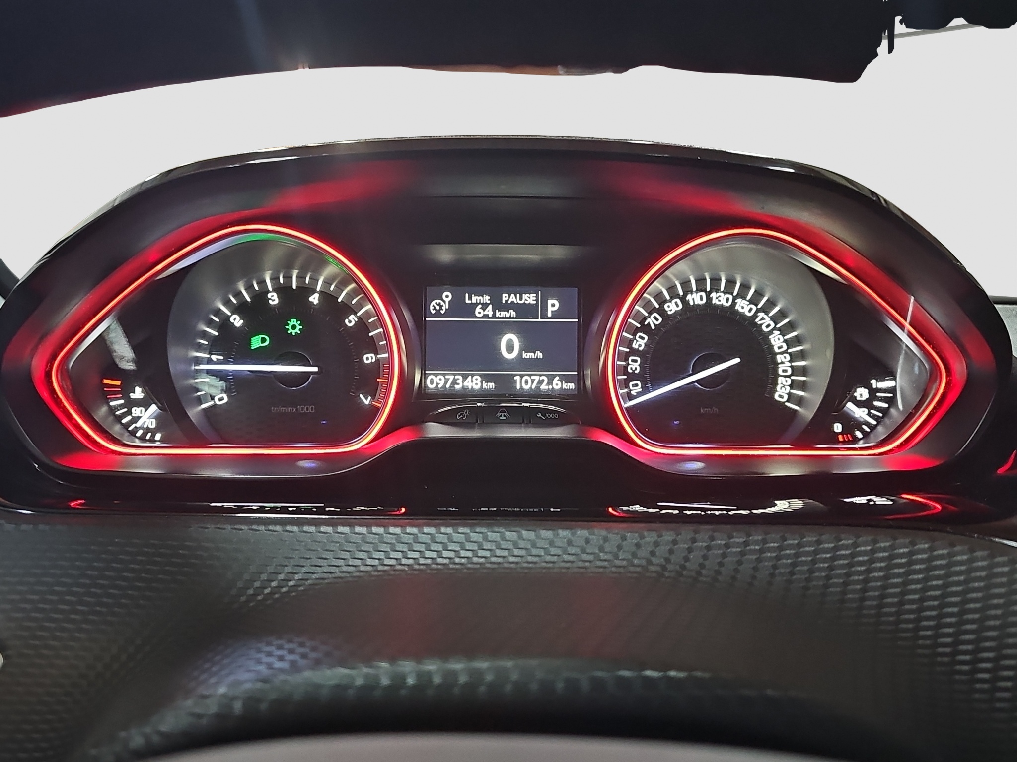 
								Peugeot 2008 GT-line/PANO/AUTOM full									