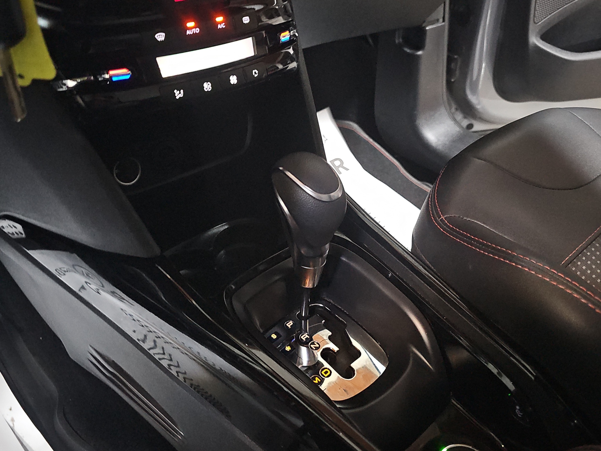 
								Peugeot 2008 GT-line/PANO/AUTOM full									