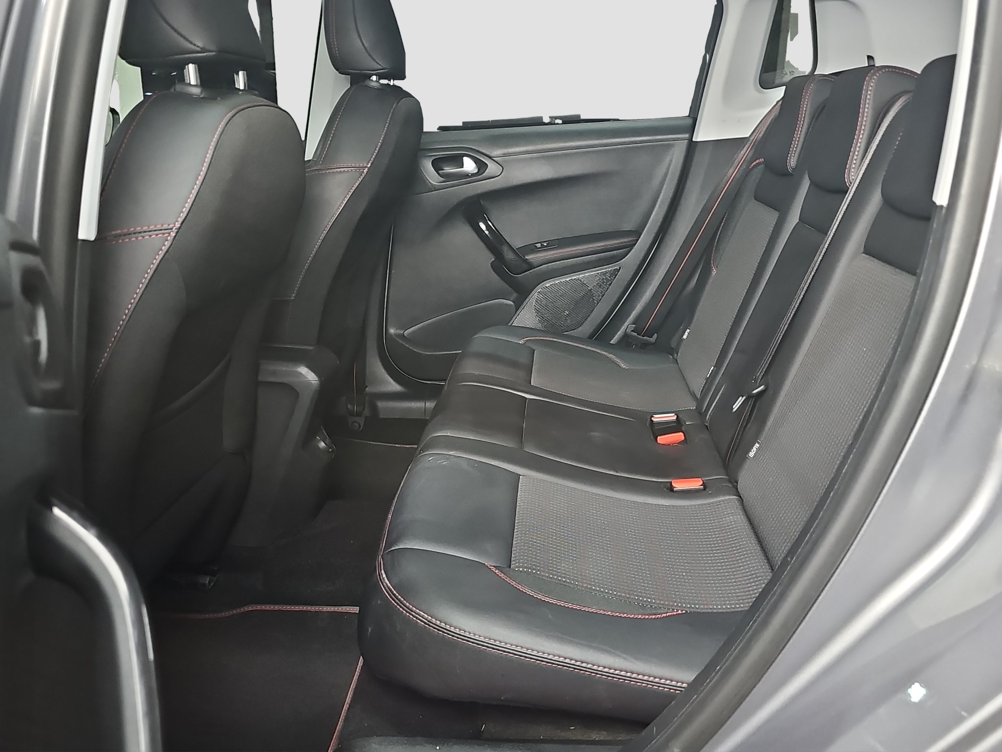 
								Peugeot 2008 GT-line/PANO/AUTOM full									