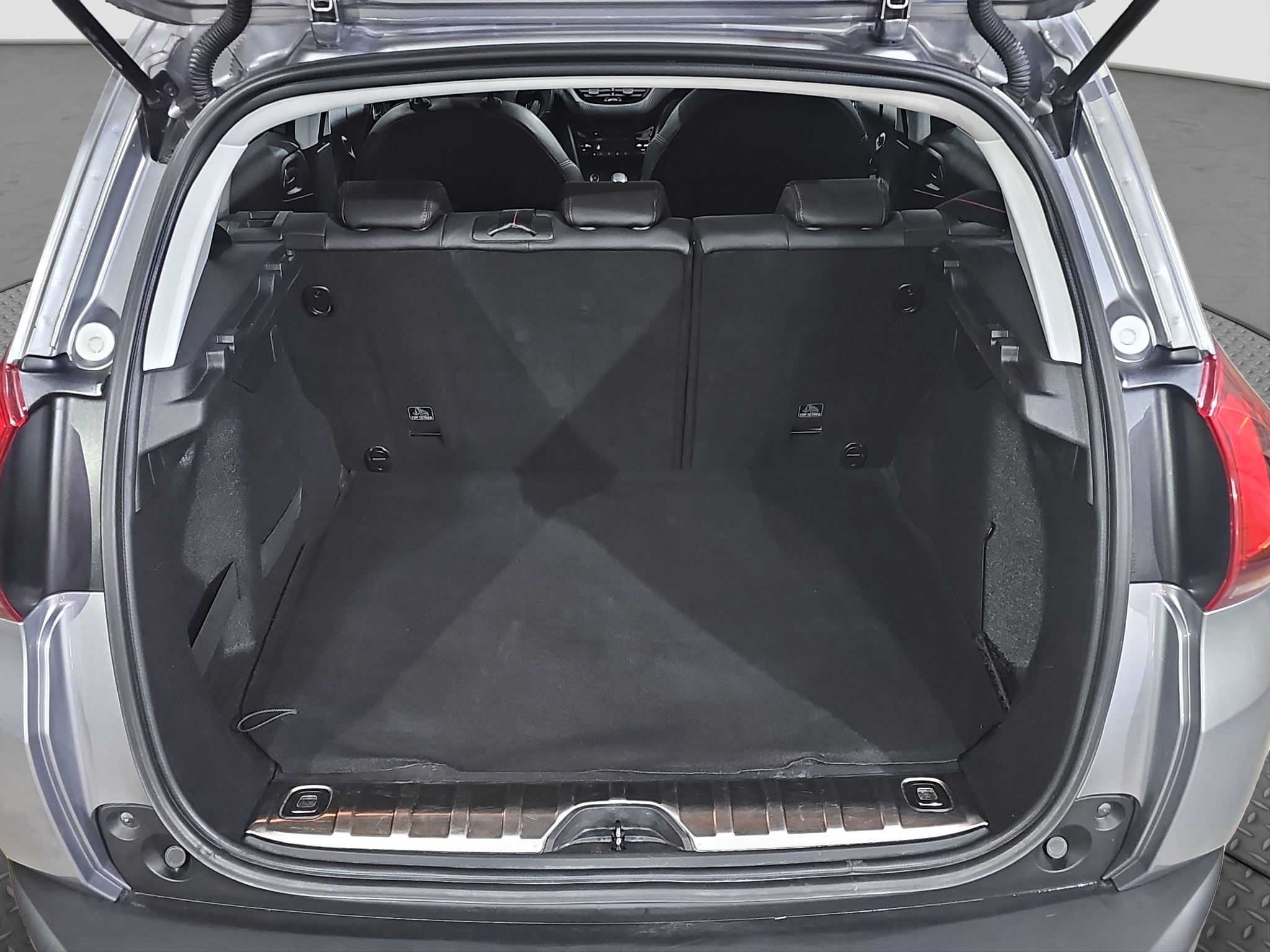 
								Peugeot 2008 GT-line/PANO/AUTOM full									