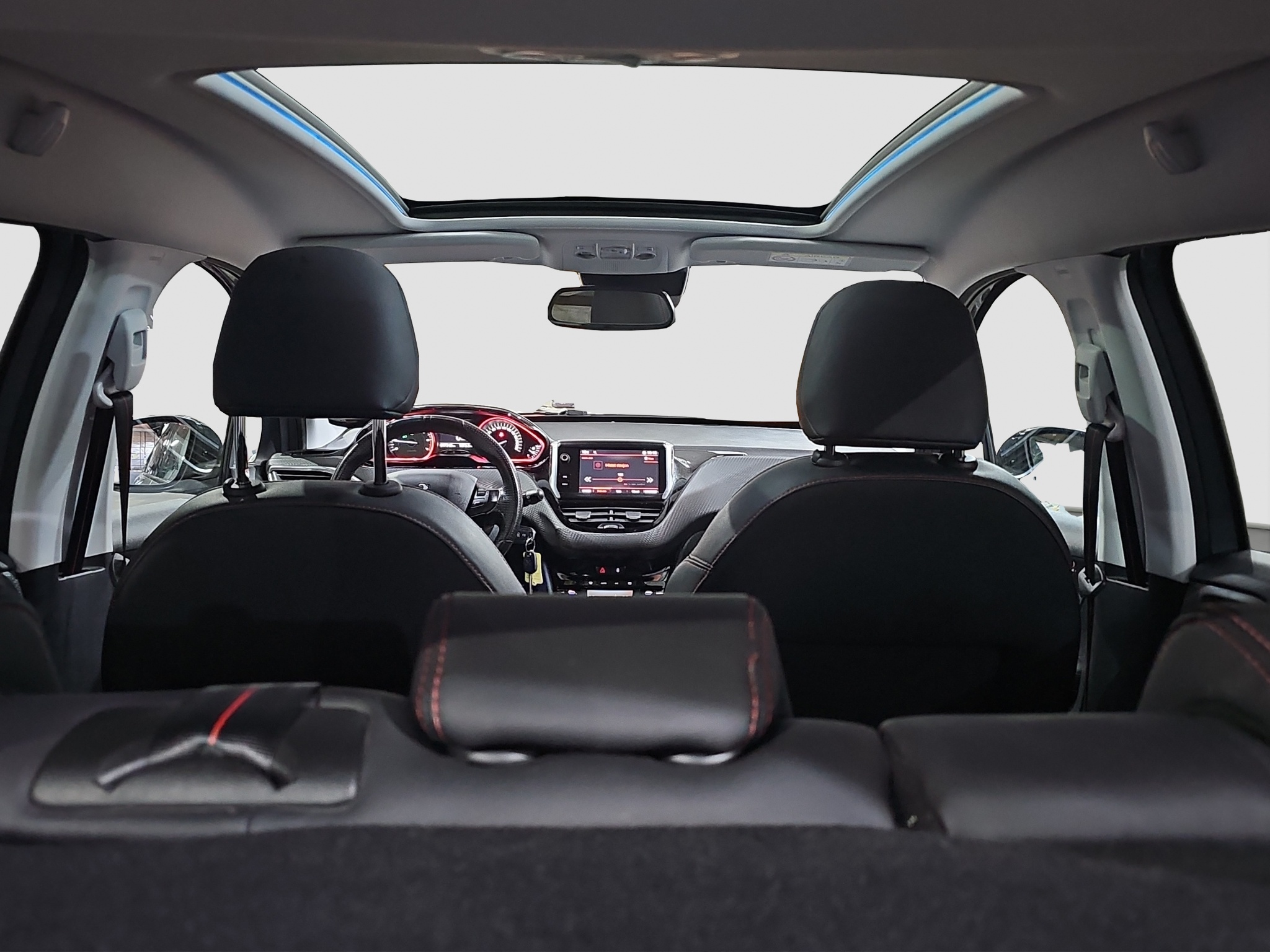 
								Peugeot 2008 GT-line/PANO/AUTOM full									