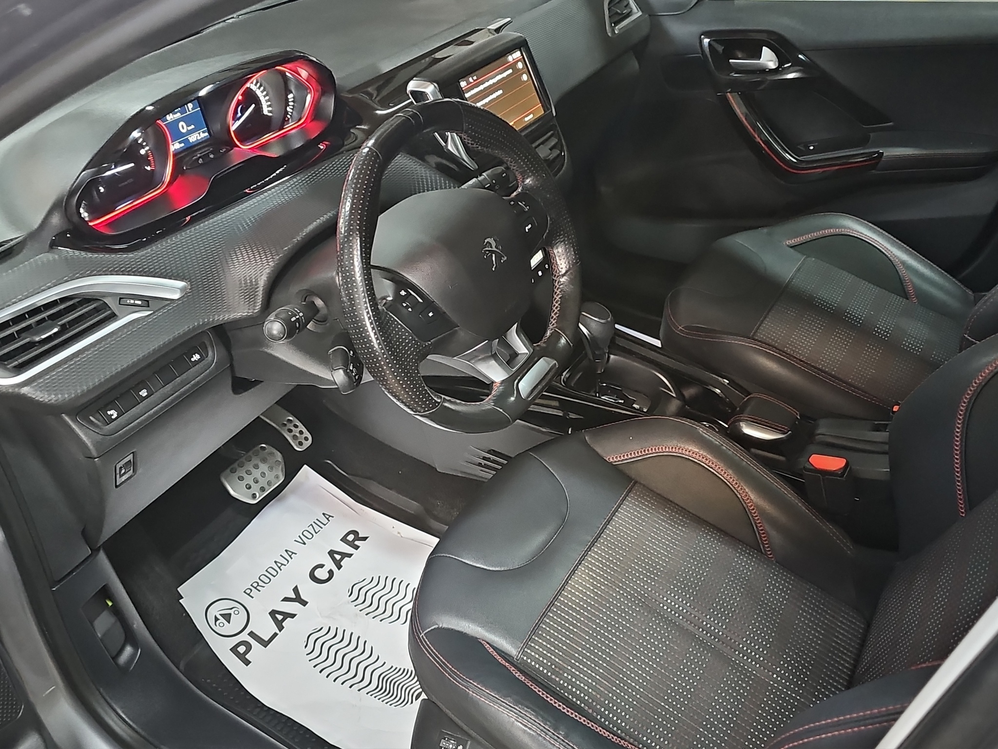 
								Peugeot 2008 GT-line/PANO/AUTOM full									