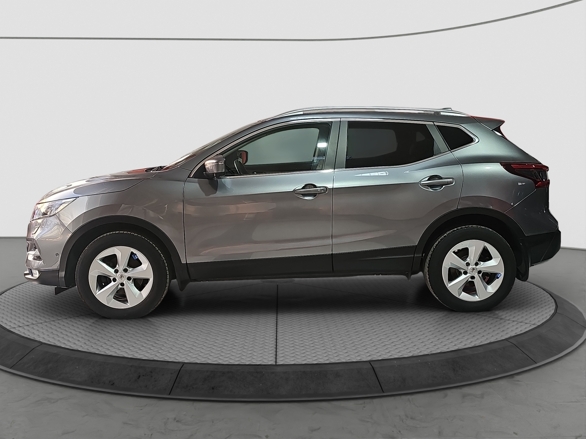 
								Nissan Qashqai AUTO/FU.LL full									