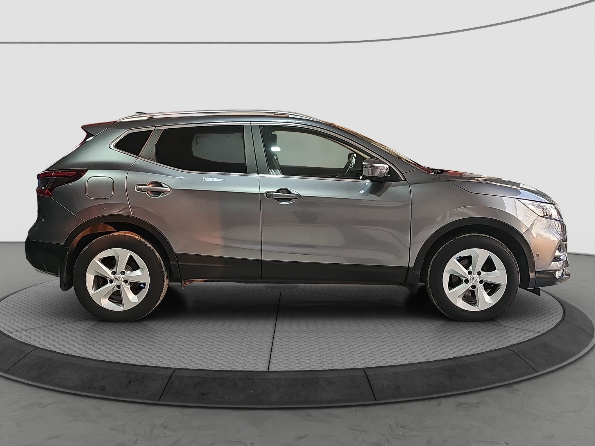 
								Nissan Qashqai AUTO/FU.LL full									