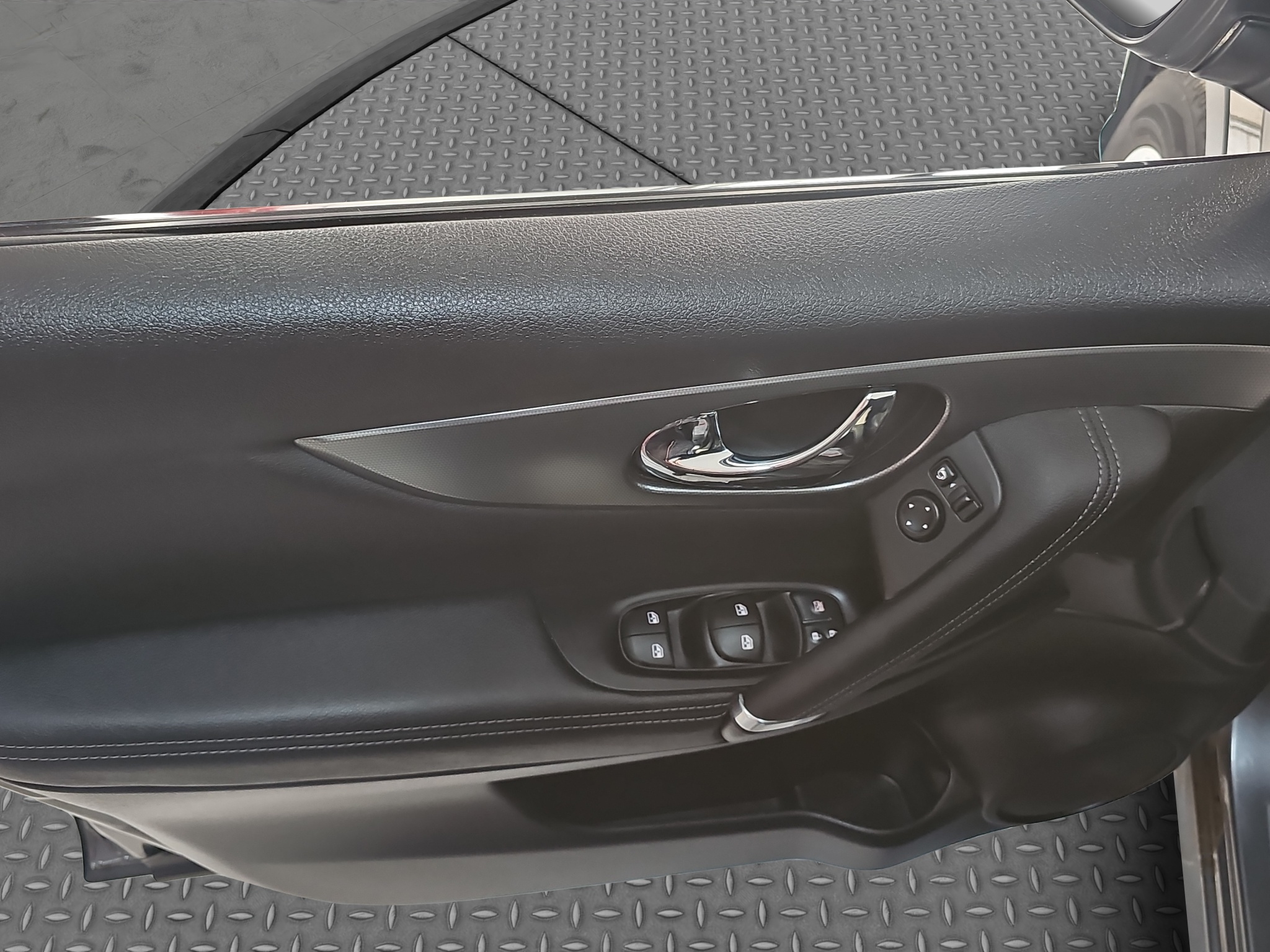 
								Nissan Qashqai AUTO/FU.LL full									