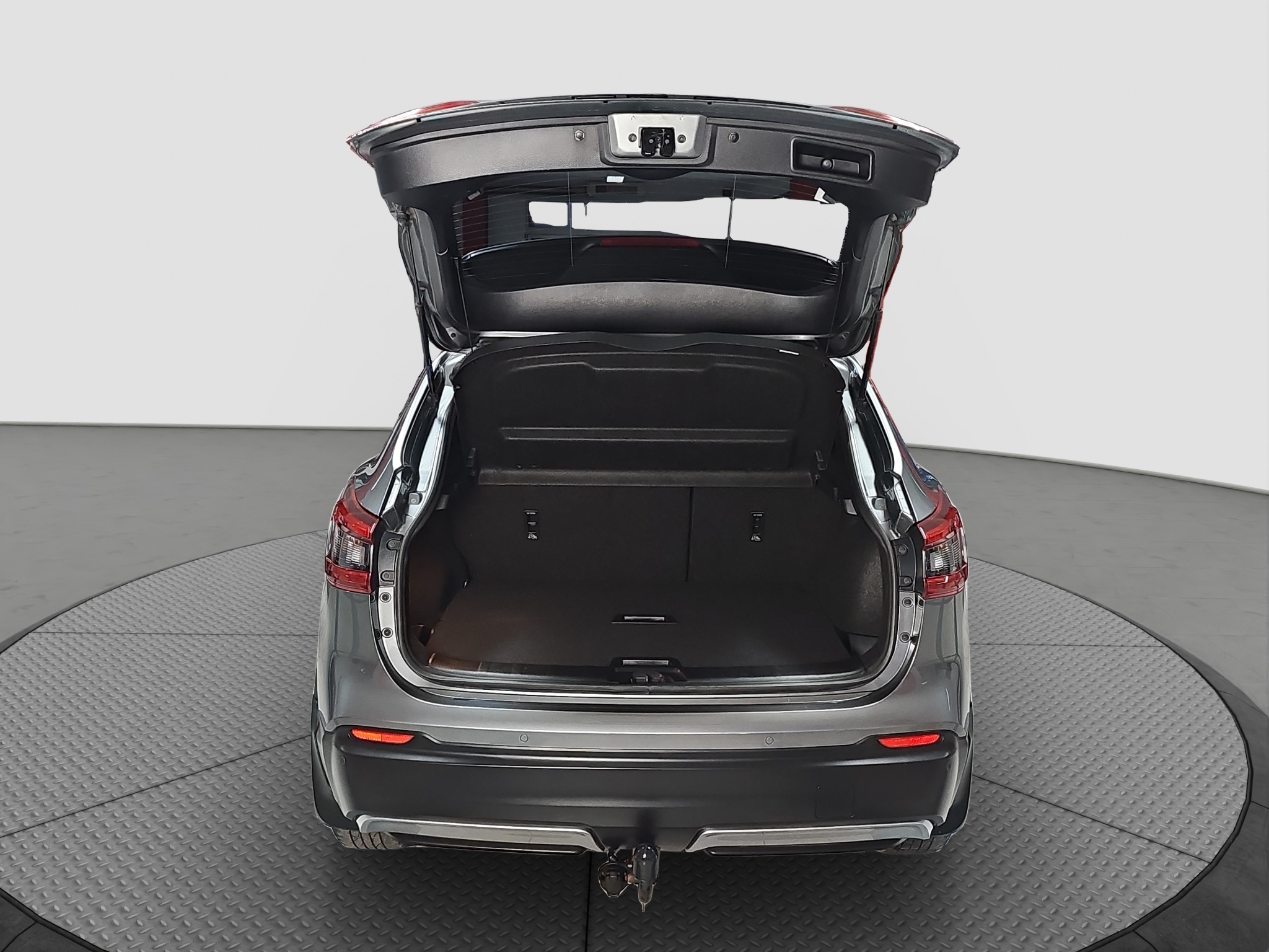 
								Nissan Qashqai AUTO/FU.LL full									