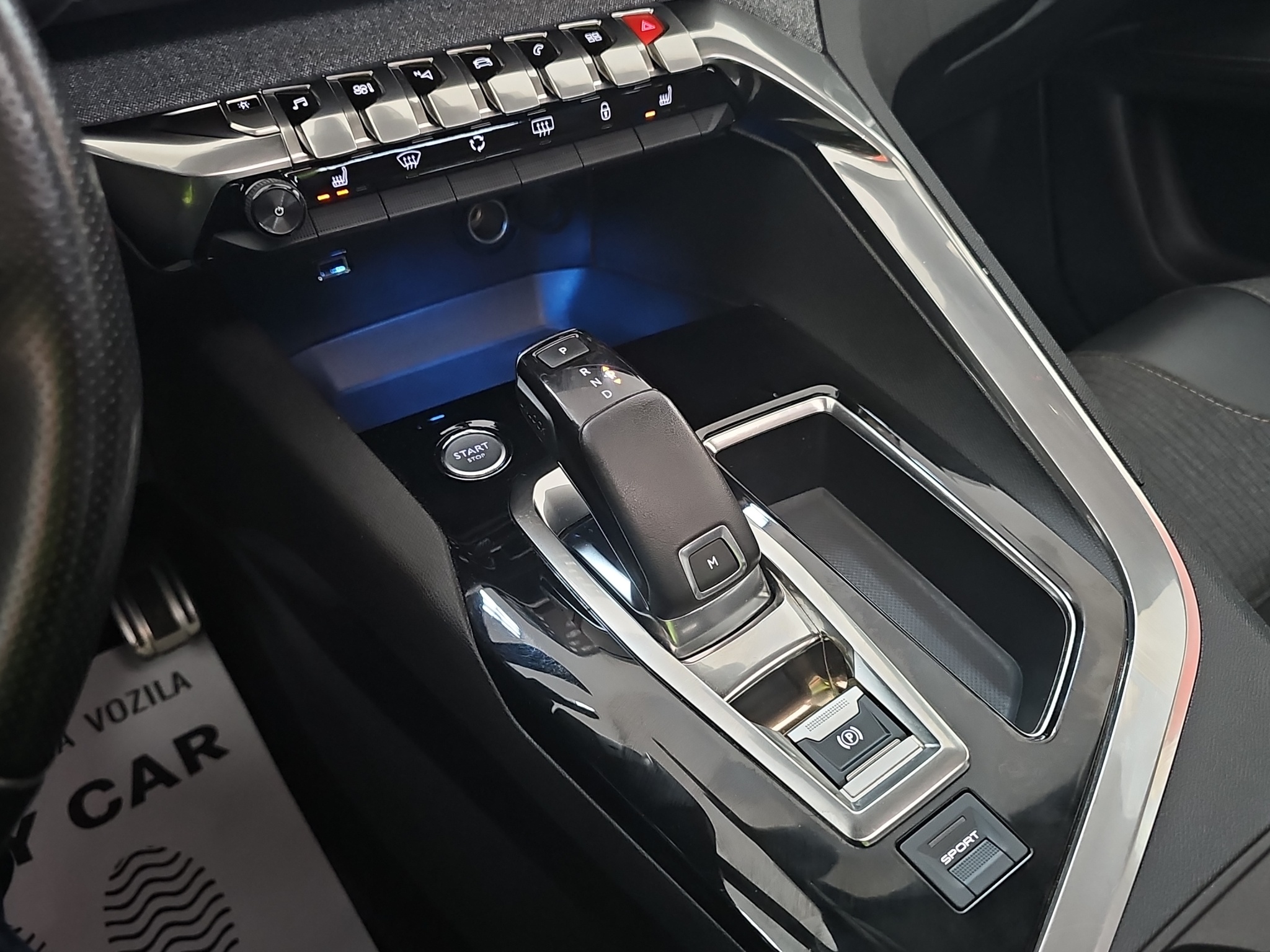 
								Peugeot 3008 GT-line/SIB/AUTO full									