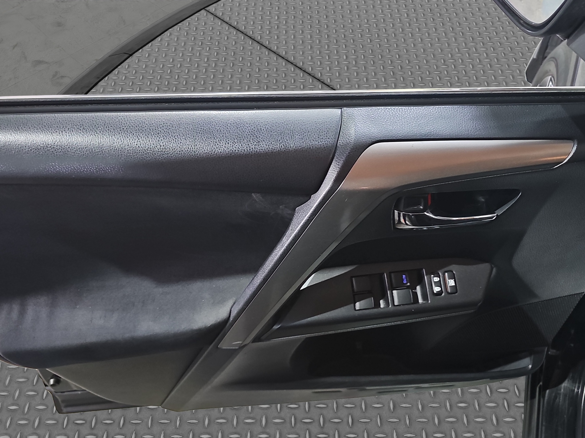 
								Toyota RAV 4 4X4/ODLIČAN/AUTO full									