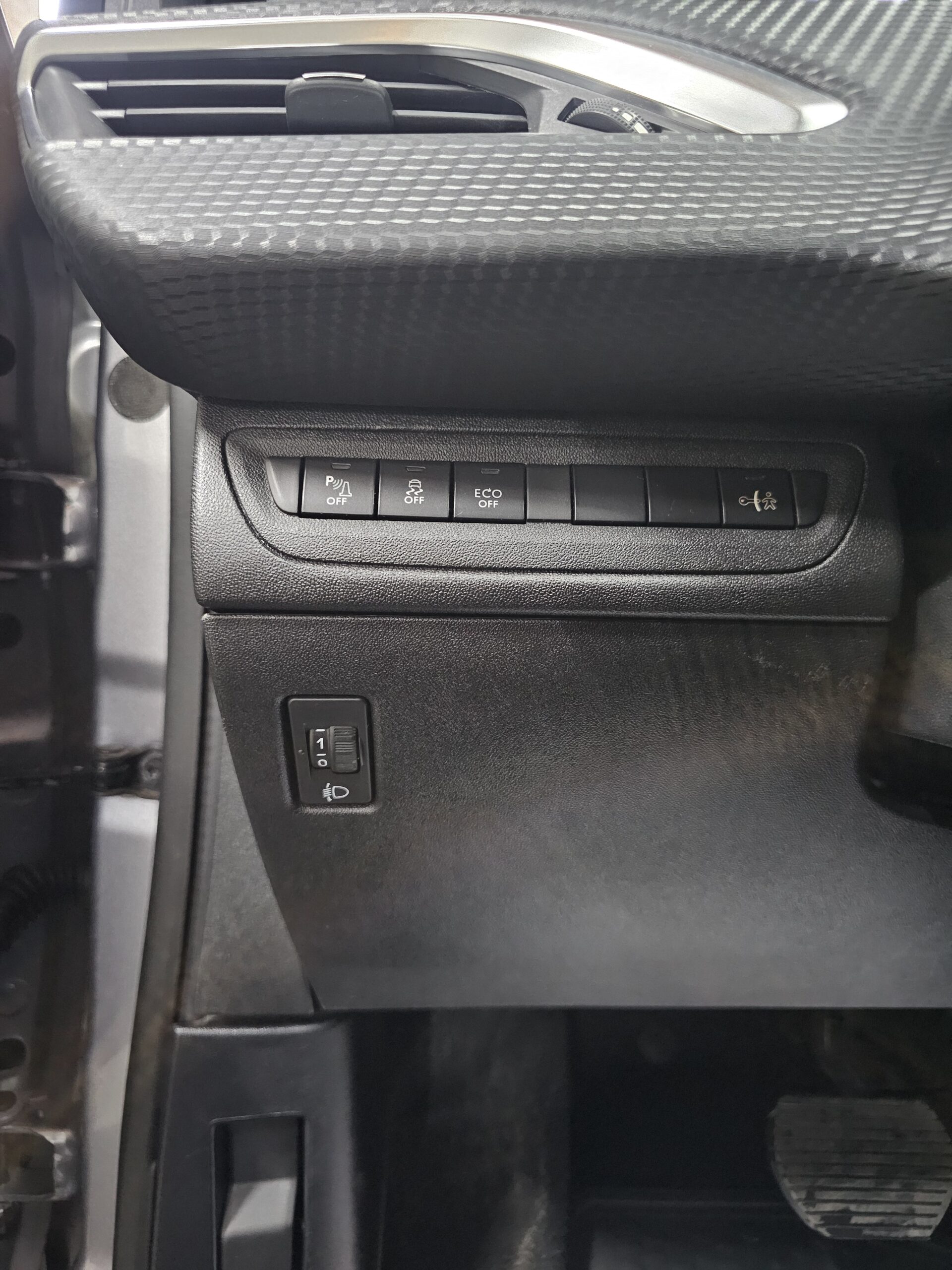 
								Peugeot 2008 PANO/AUTOM full									