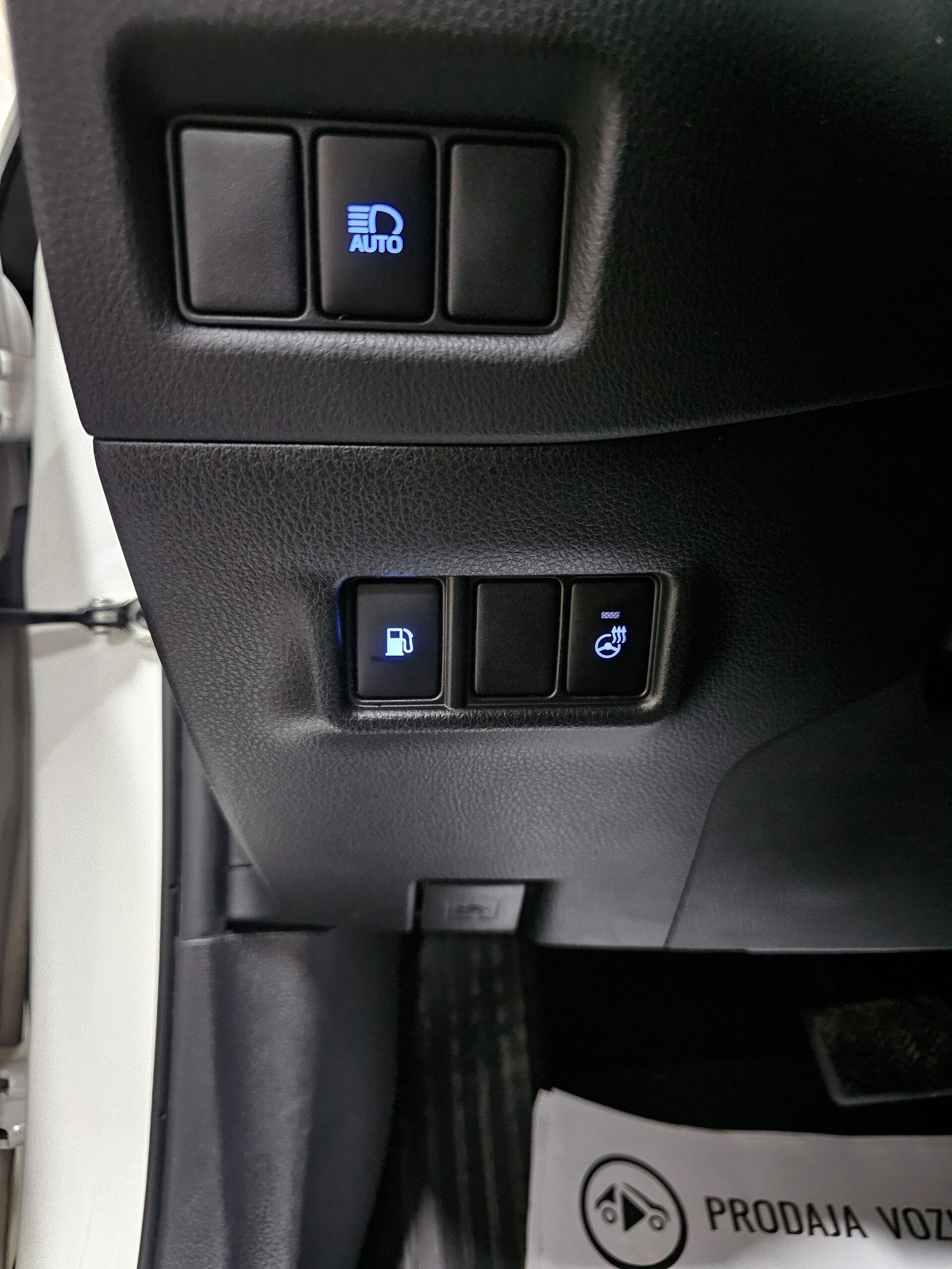 
								Toyota C-HR HYBRID/T0P full									