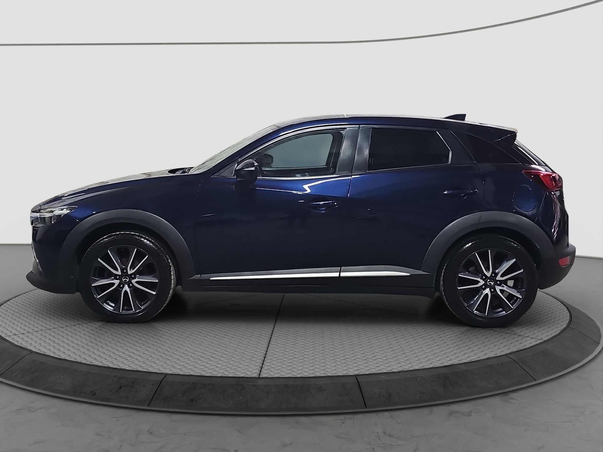 
								Mazda CX-3 AUTO/FU.LL full									