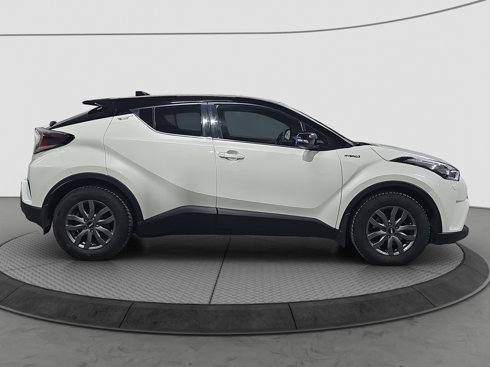 
								Toyota C-HR HYBRID/T0P full									