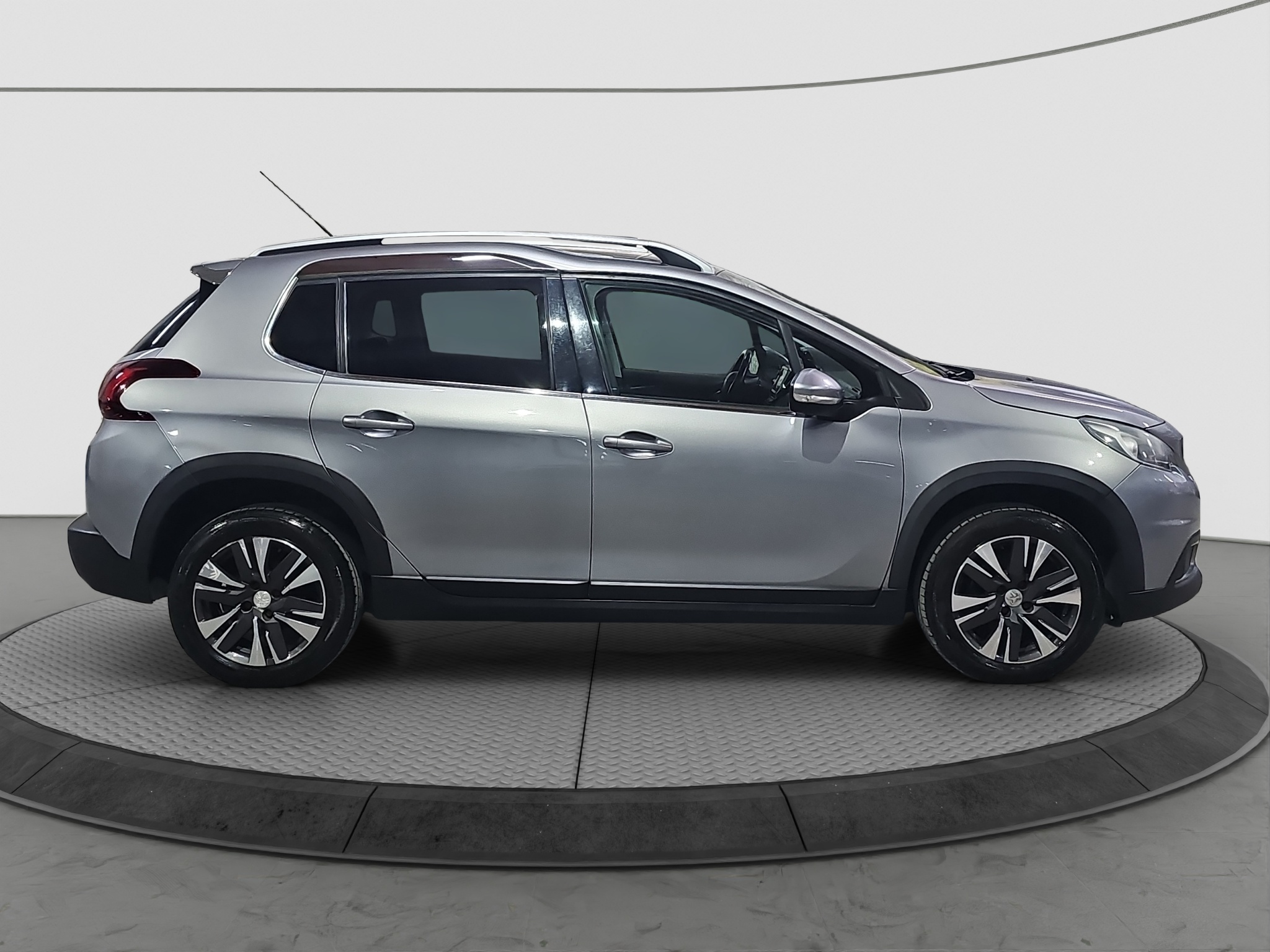 
								Peugeot 2008 AUTO/PANO full									