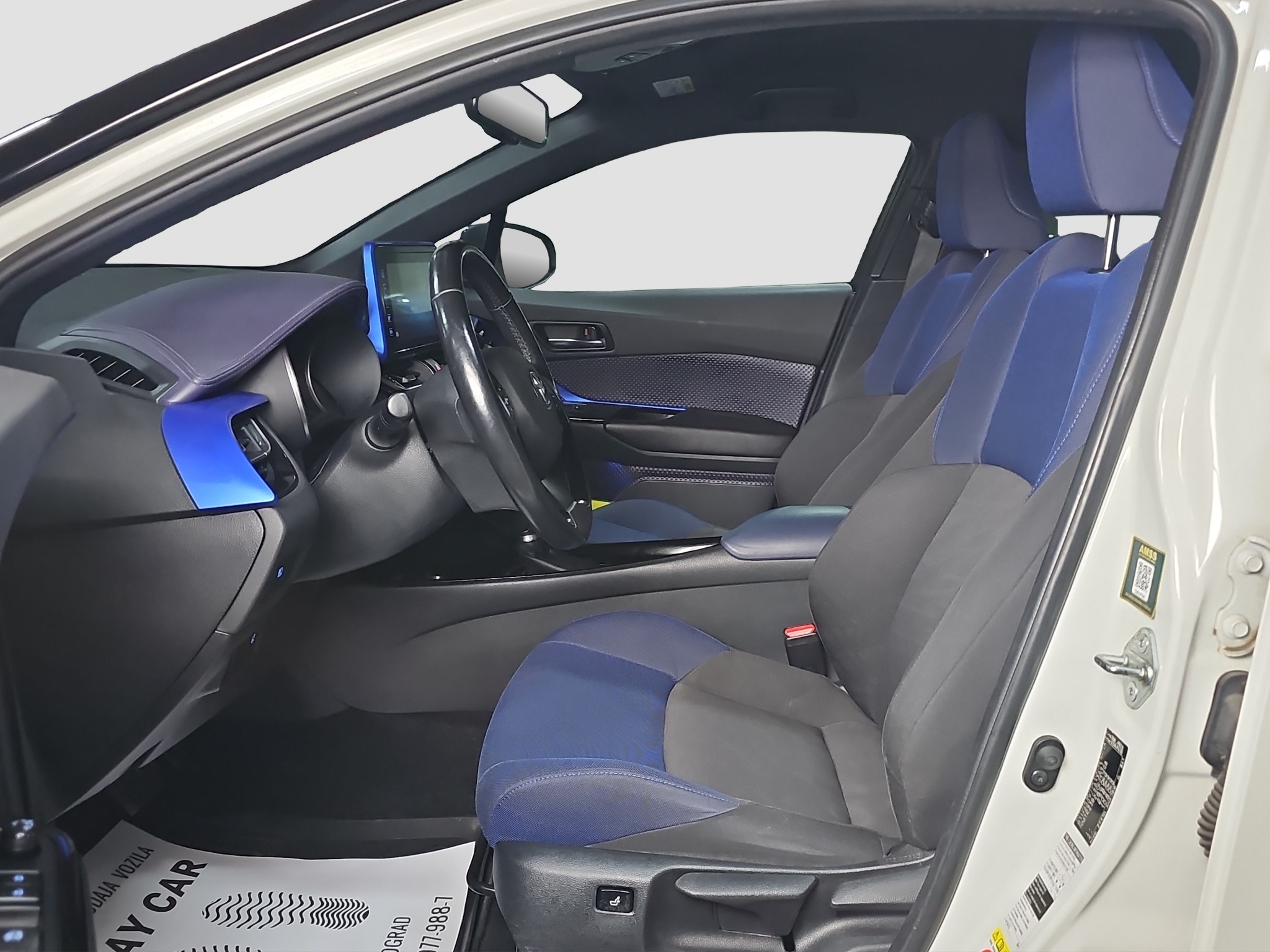 
								Toyota C-HR HYBRID/T0P full									